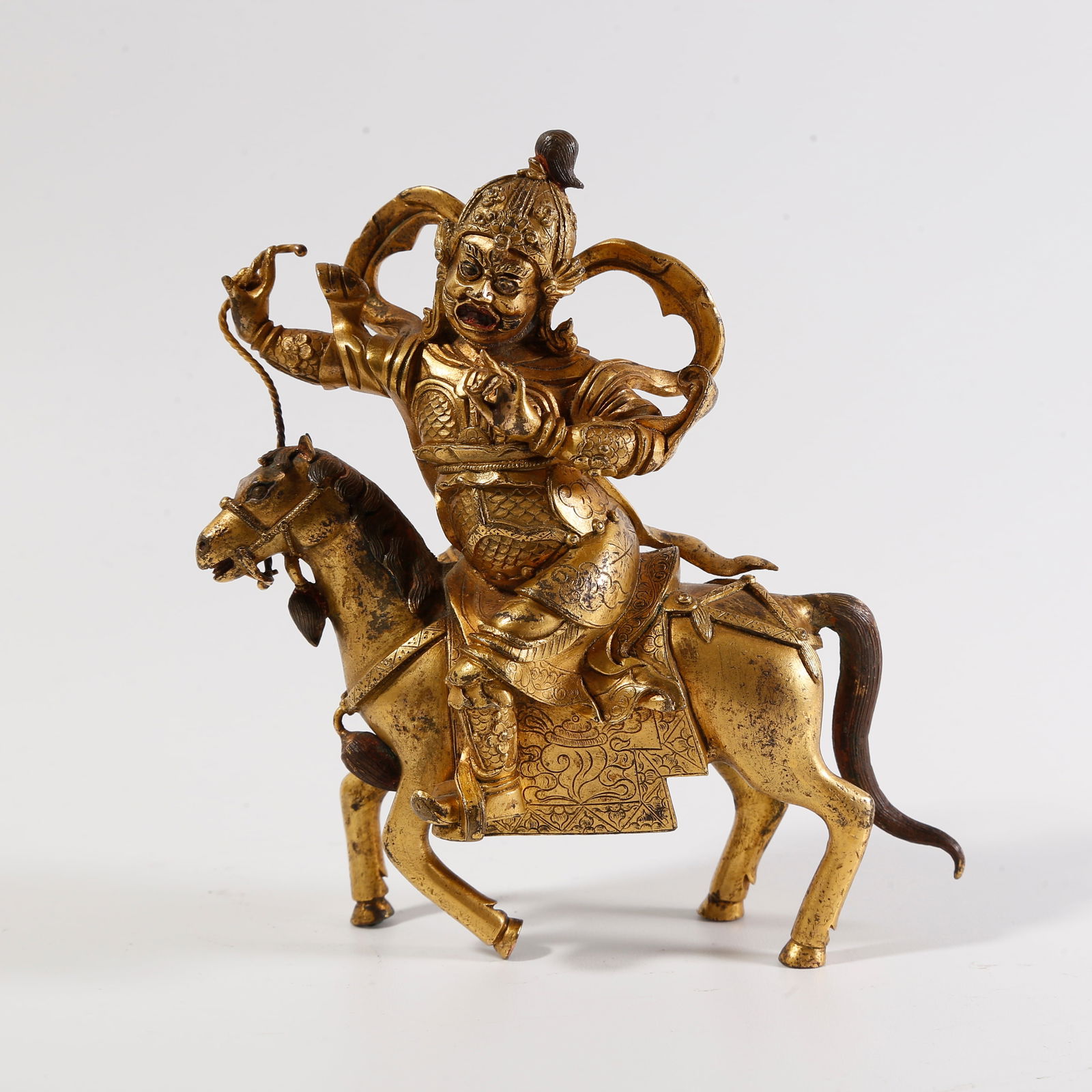 A GILT-BRONZE FIGURE-SHAPED ORNAMENT: Gilt-bronze figure-shaped ornament