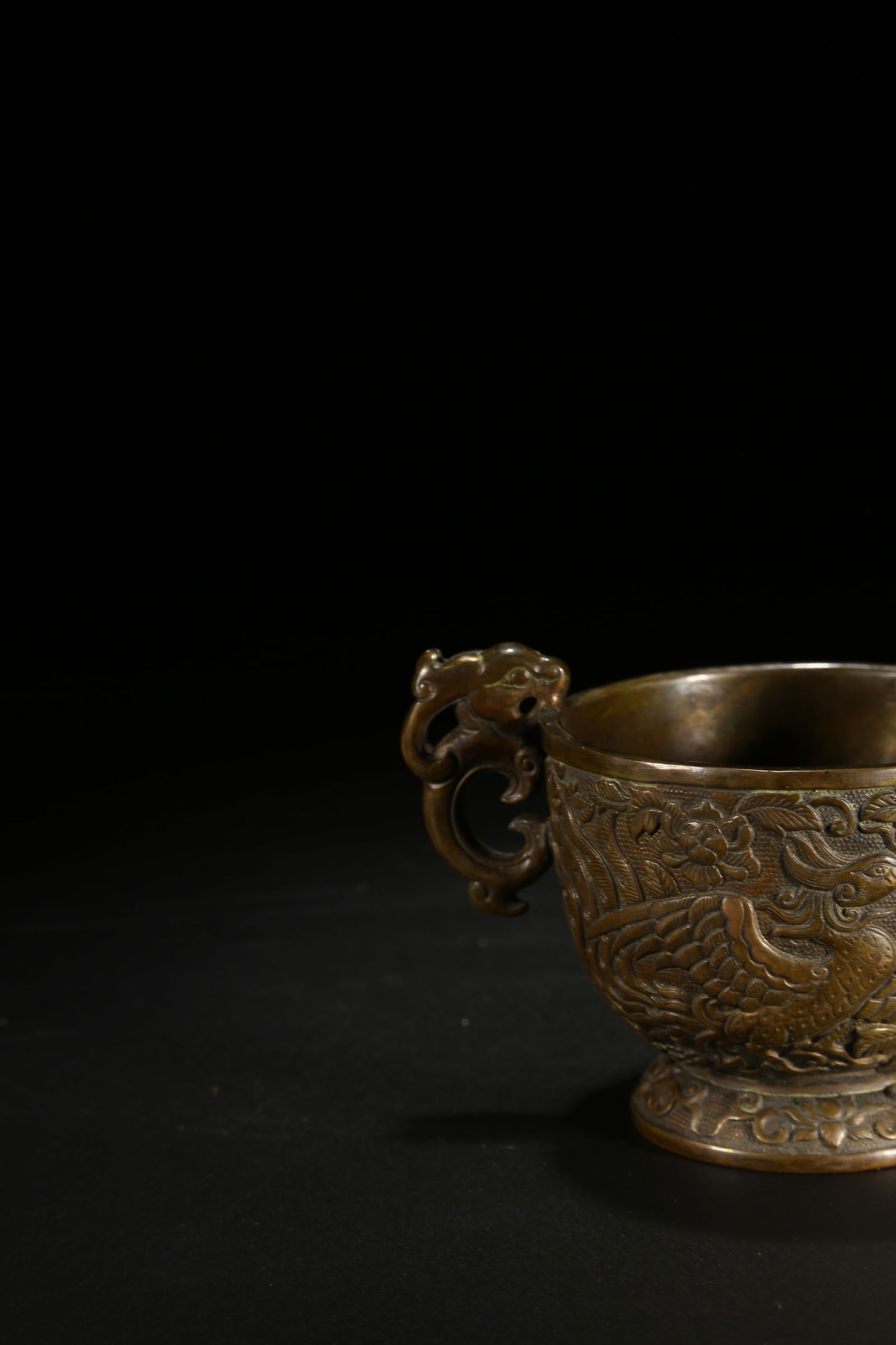 A BRONZE DOUBLE-HANDLED CUP WITH PHOENIX PATTERN - 3