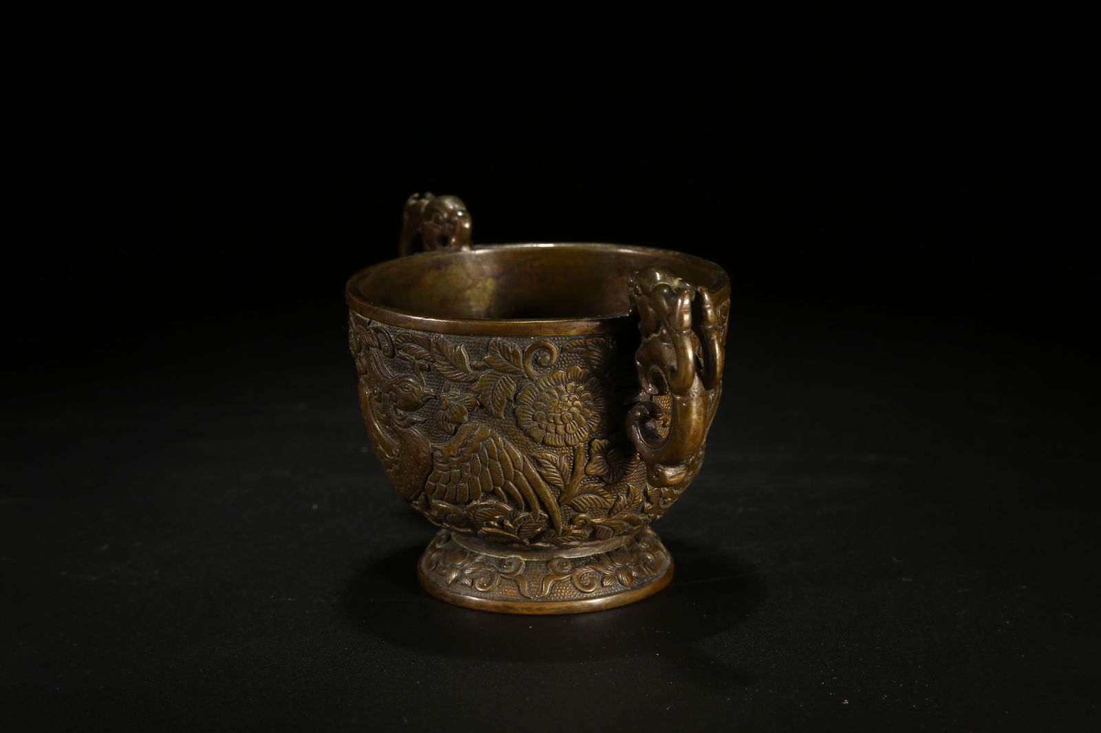 A BRONZE DOUBLE-HANDLED CUP WITH PHOENIX PATTERN - 4