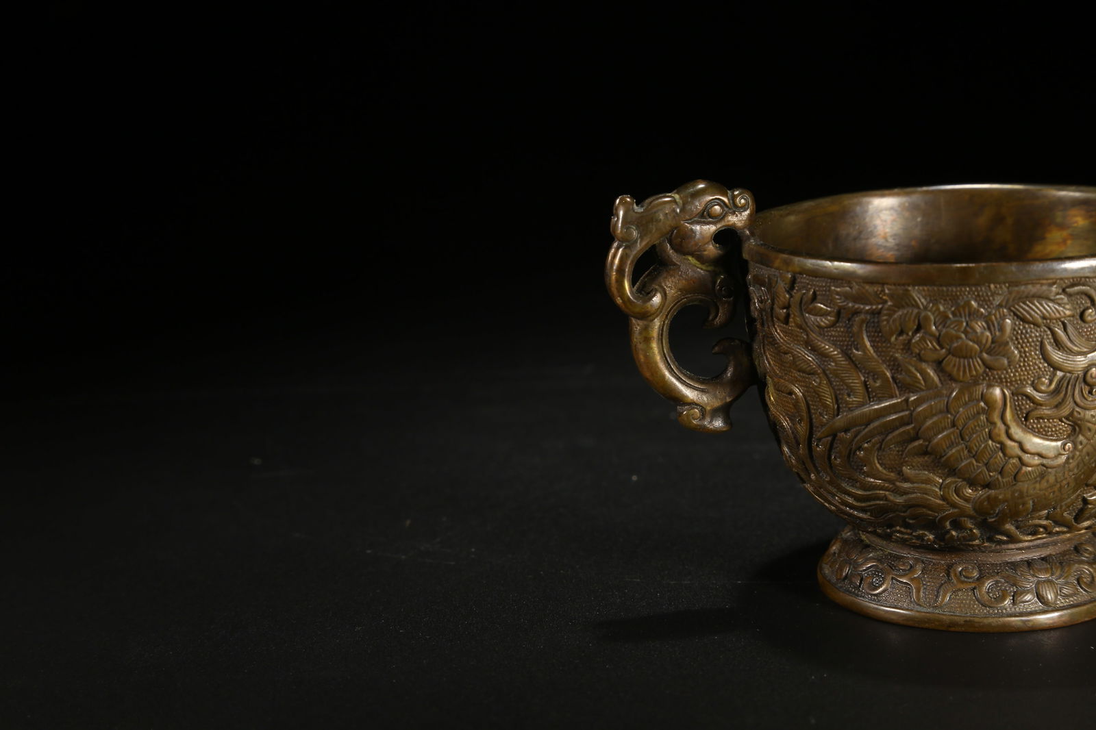A BRONZE DOUBLE-HANDLED CUP WITH PHOENIX PATTERN - 7