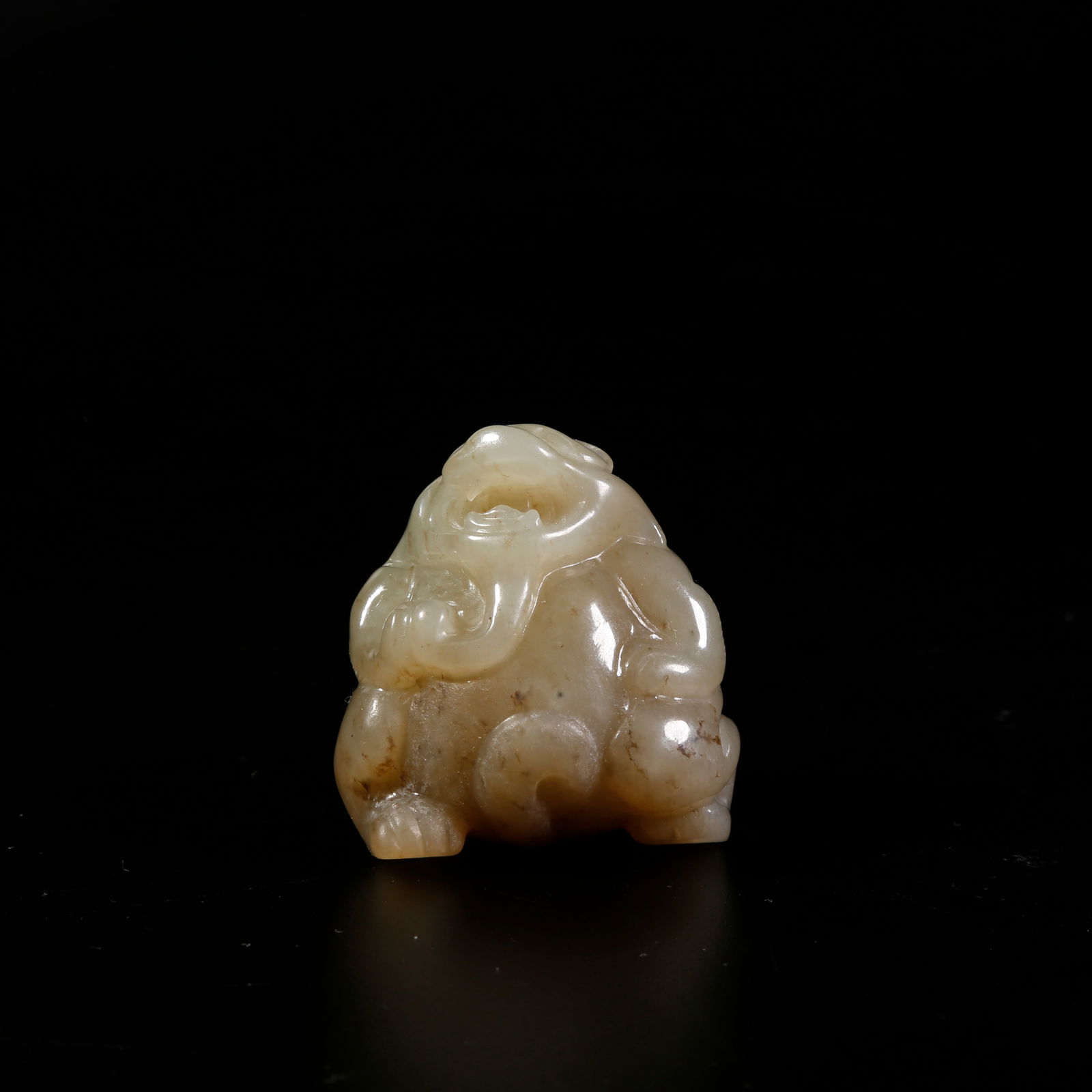 A HETIAN JADE BEAR-SHAPED ORNAMENT: Hetian jade bear-shaped ornament