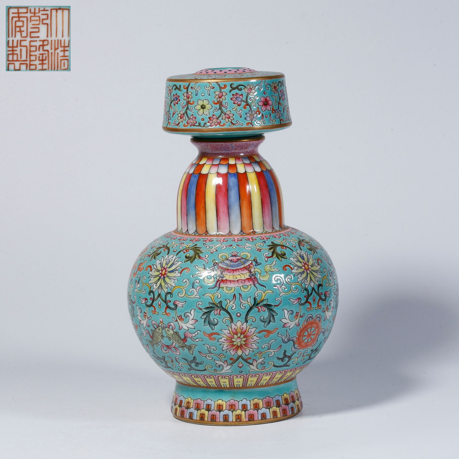 A TURQUOISE-GROUND BENBA EWER: Turquoise-ground benba ewer