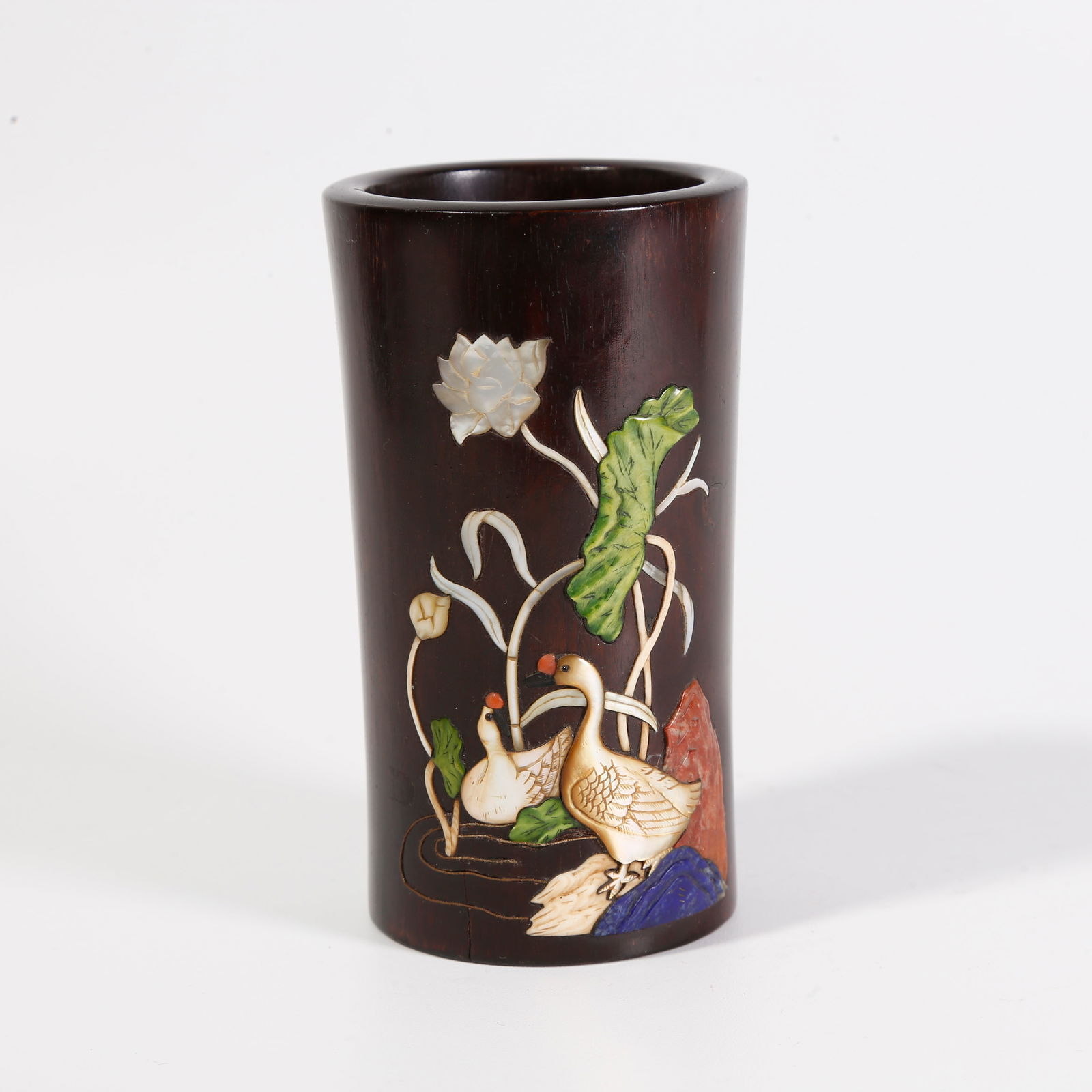 A ZITAN WOOD BRUSH POT INLAID WITH "HUNDRED TREASURES": Zitan wood brush pot inlaid with "hundred treasures"