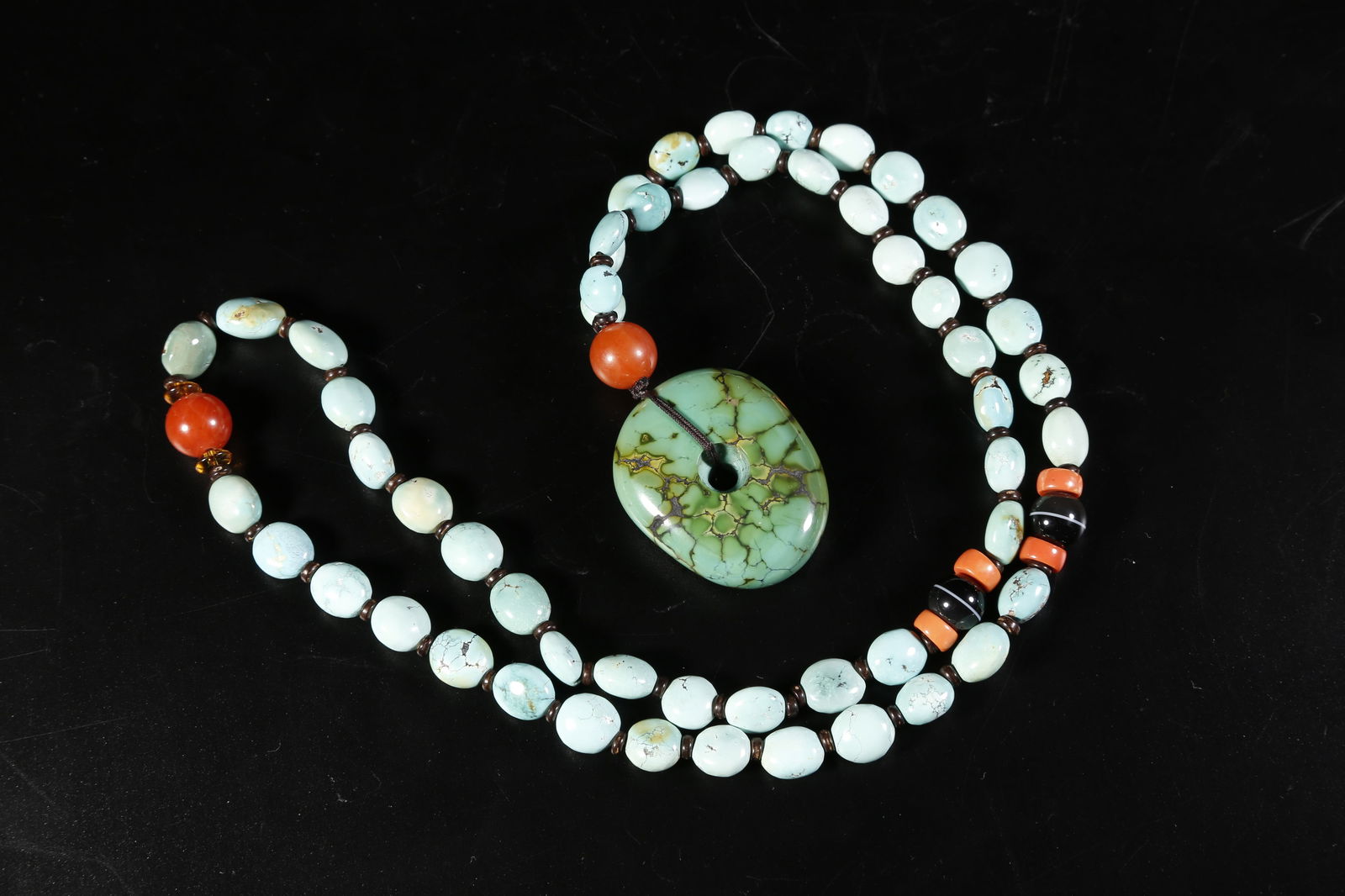 A TURQUOISE PENDANT: Turquoise pendant