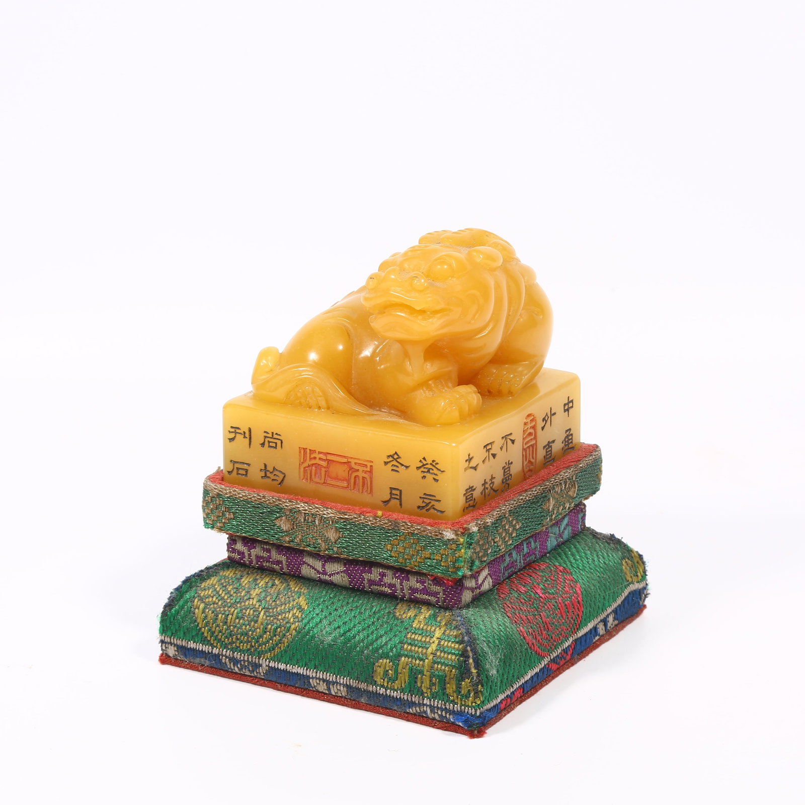 A SHOUSHAN TIANHUANG STONE SEAL WITH BEAST-SHAPED KNOB: Shoushan Tianhuang stone seal with beast-shaped knob