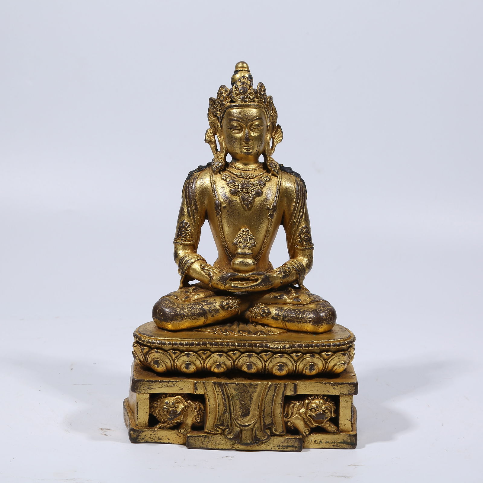 A GILT BRONZE AMITAYUS BUDDHA STATUE (1 of 8)