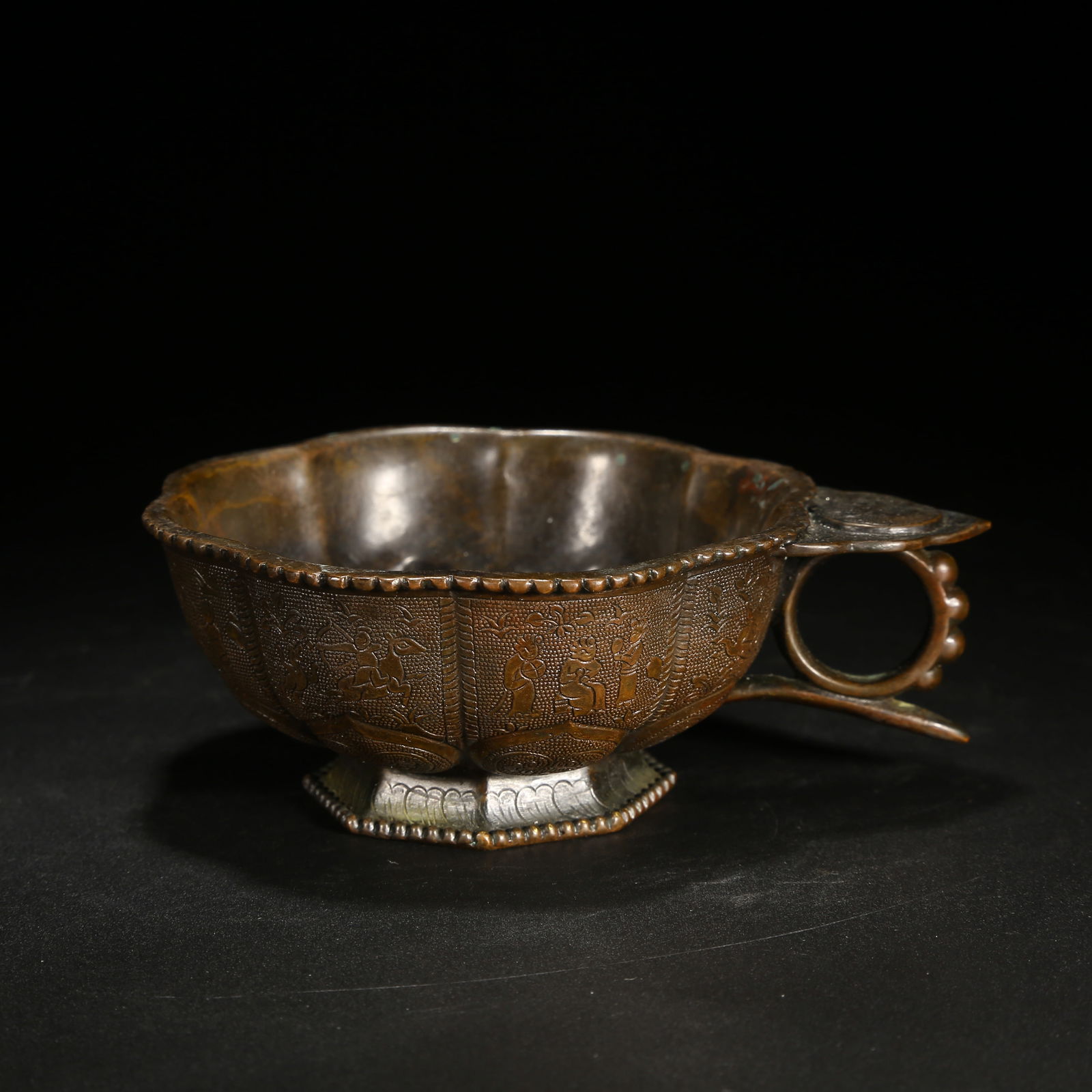 A BRONZE HANDLE CUP WITH FIGURE STORY PATTERN: Bronze Handle Cup with Figure Story Pattern