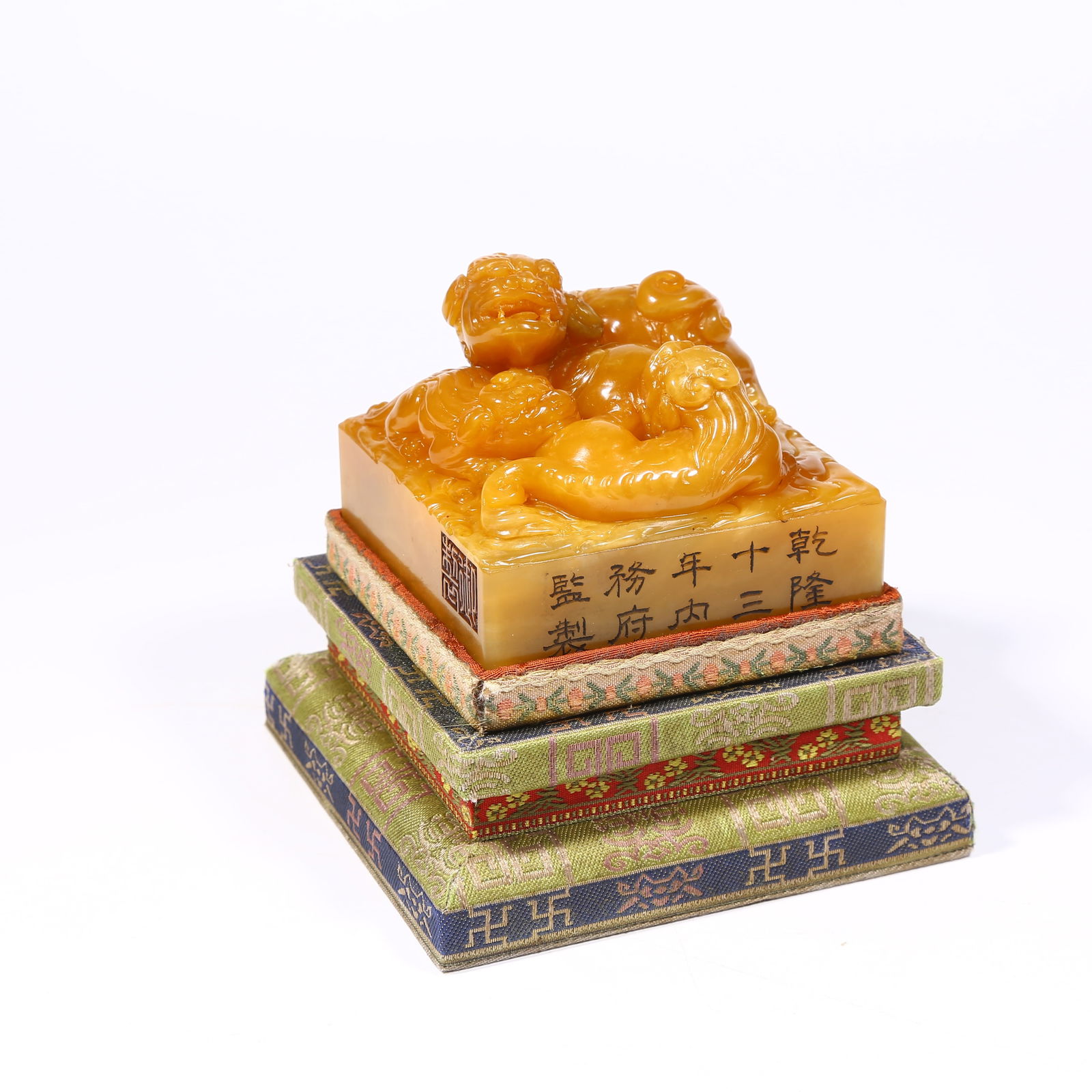 A SHOUSHAN TIANHUANG STONE SEAL WITH LION KNOB: Shoushan Tianhuang stone seal with lion knob
