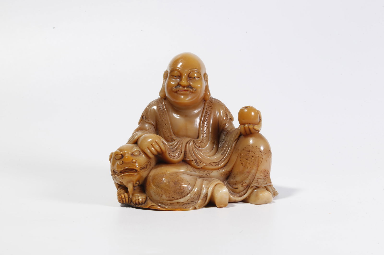 A SHOUSHAN STONE FIGURE ORNAMENT: Shoushan stone figure ornament