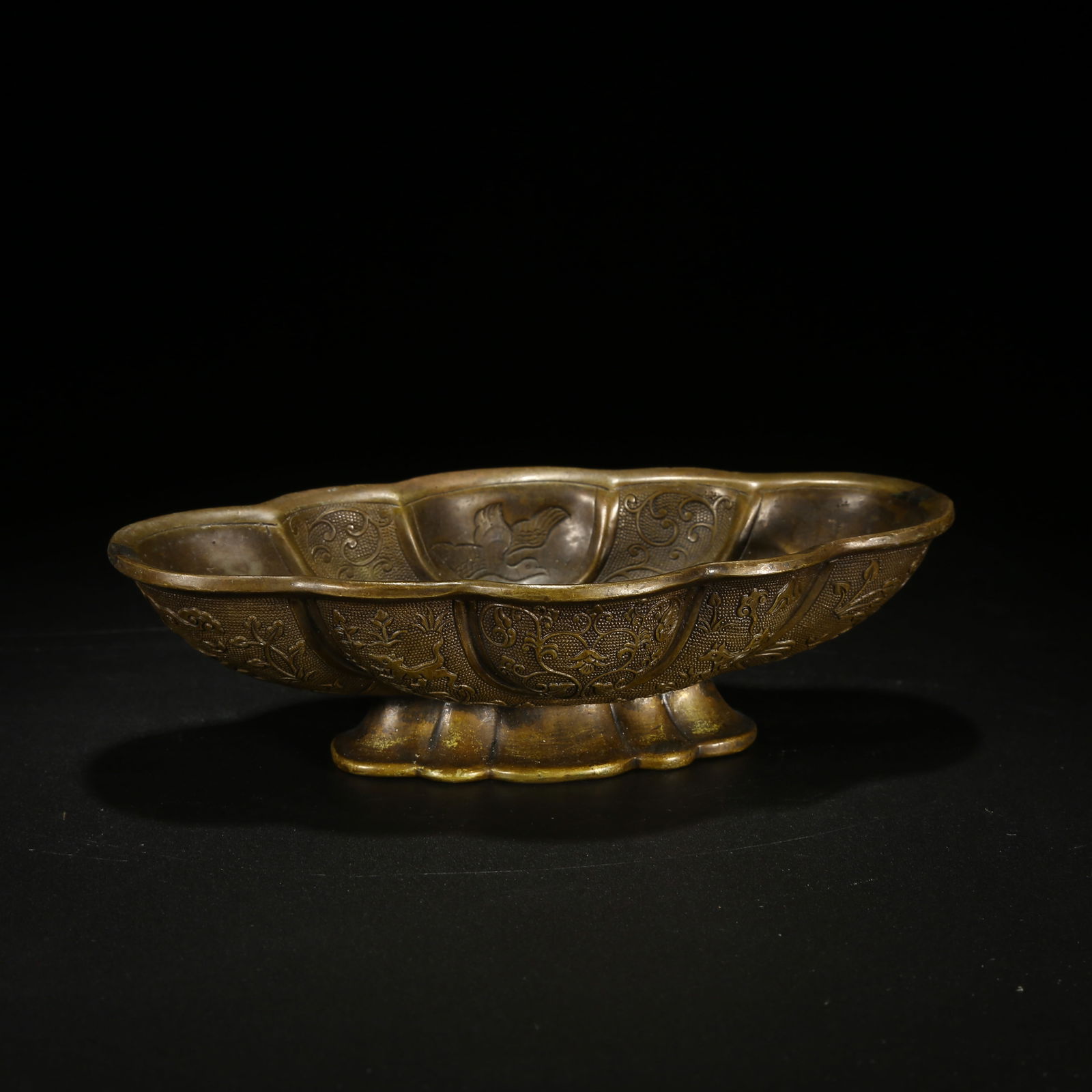 A BRONZE WASH BASIN WITH FISH-TO-DRAGON PATTERN: Bronze Wash Basin with Fish-to-Dragon Pattern