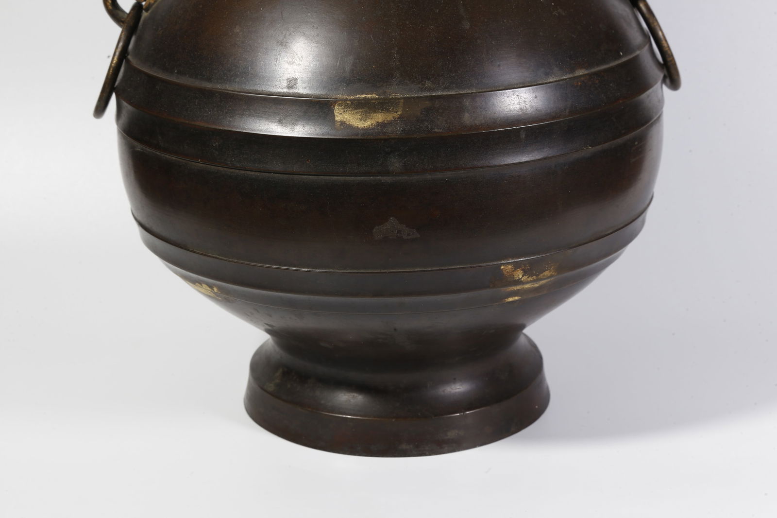 A BRONZE DOUBLE-RING-HANDLED BOTTLE - 3