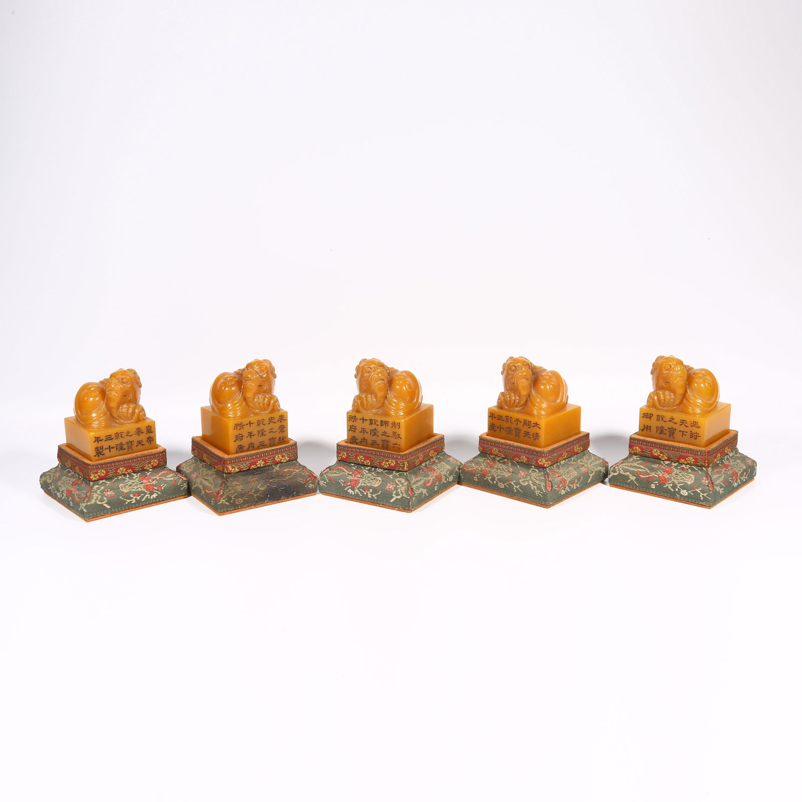 A SET OF SHOUSHAN TIANHUANG STONE SEALS WITH BEAST-SHAPED KNOBS: Set of Shoushan Tianhuang stone seals with beast-shaped knobs