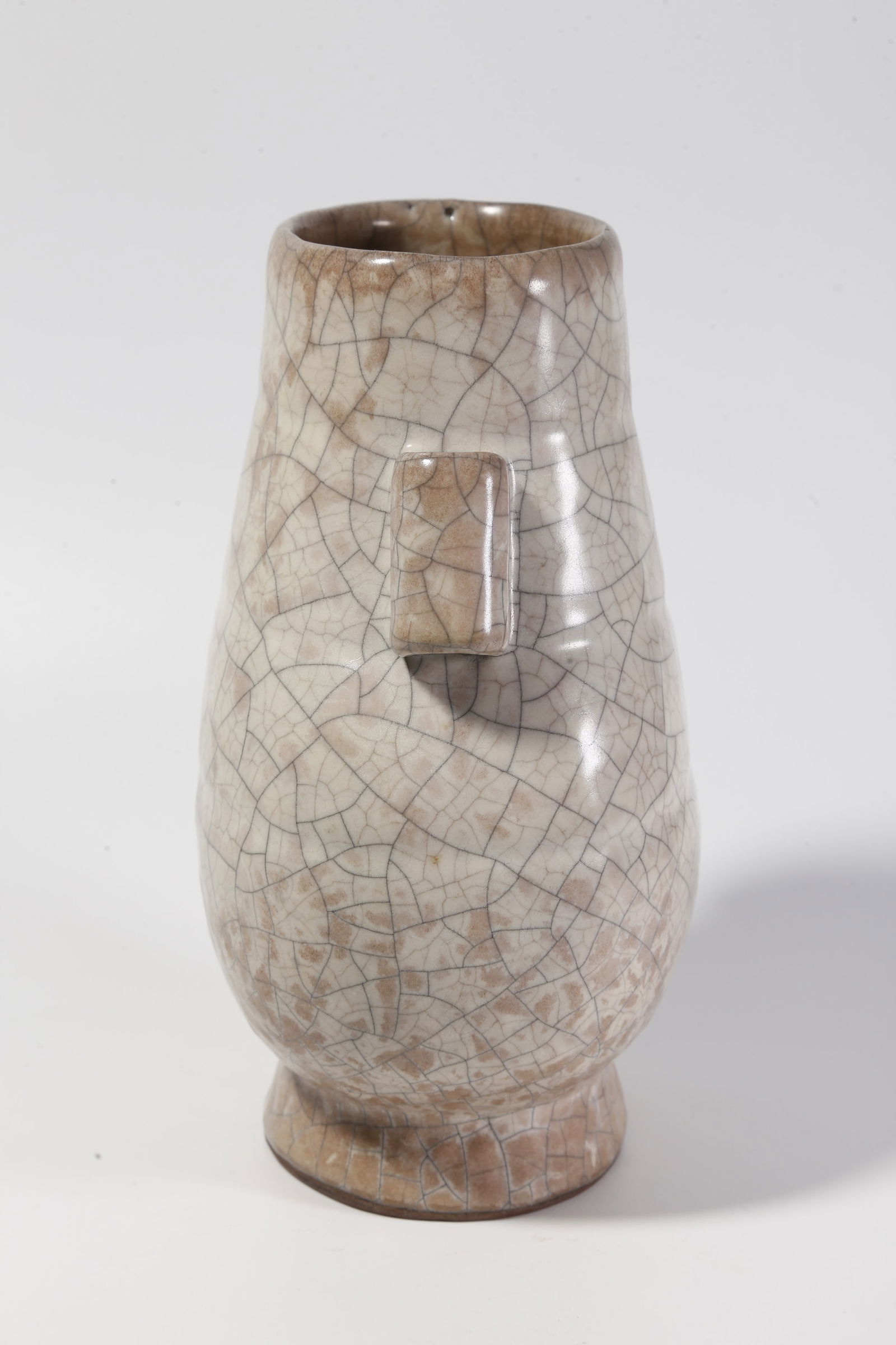 A GE WARE DOUBLE-GUAN-HANDLED BOTTLE - 6