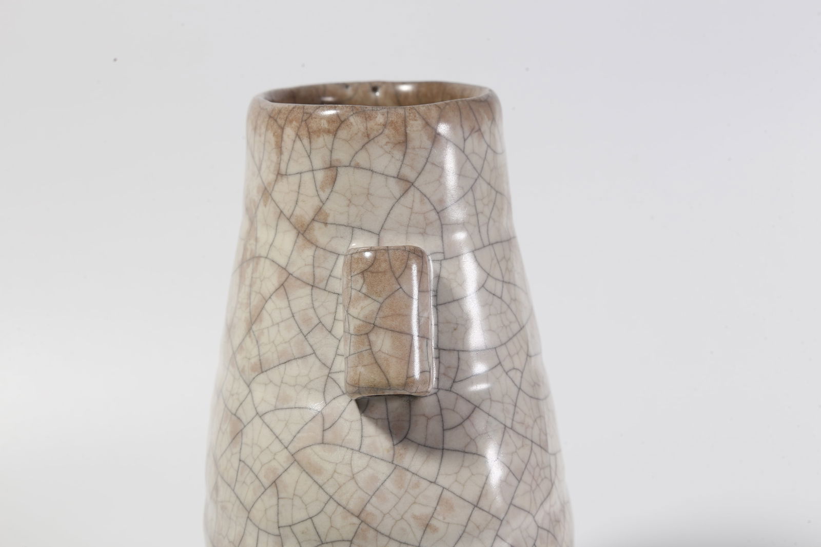 A GE WARE DOUBLE-GUAN-HANDLED BOTTLE - 7