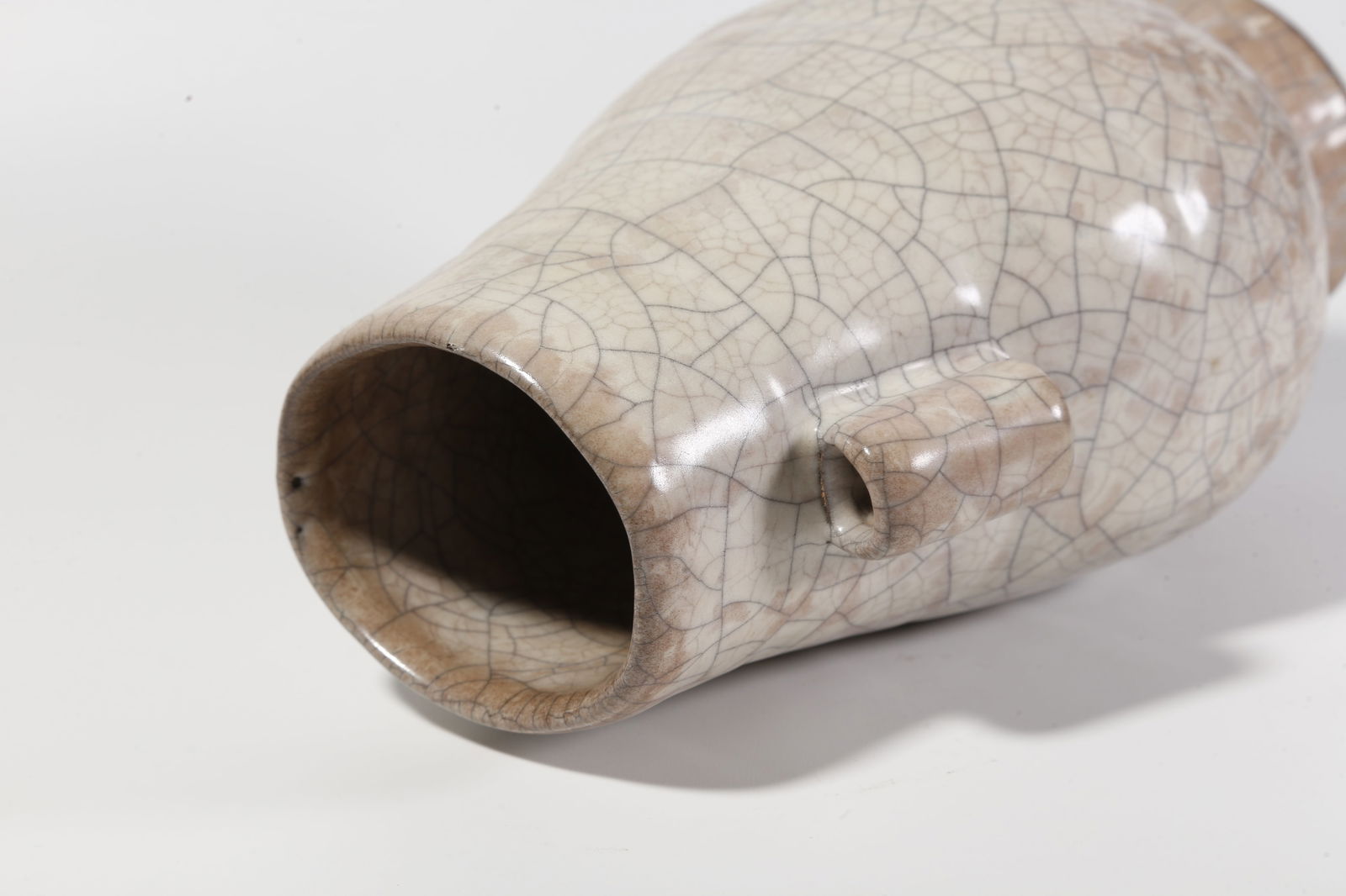 A GE WARE DOUBLE-GUAN-HANDLED BOTTLE - 8