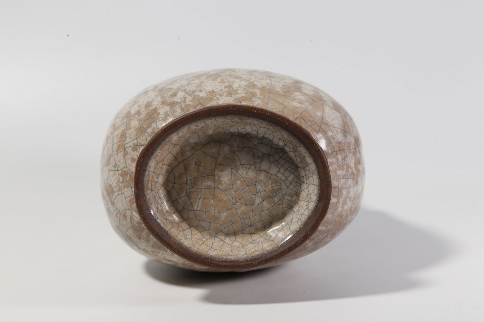 A GE WARE DOUBLE-GUAN-HANDLED BOTTLE - 9