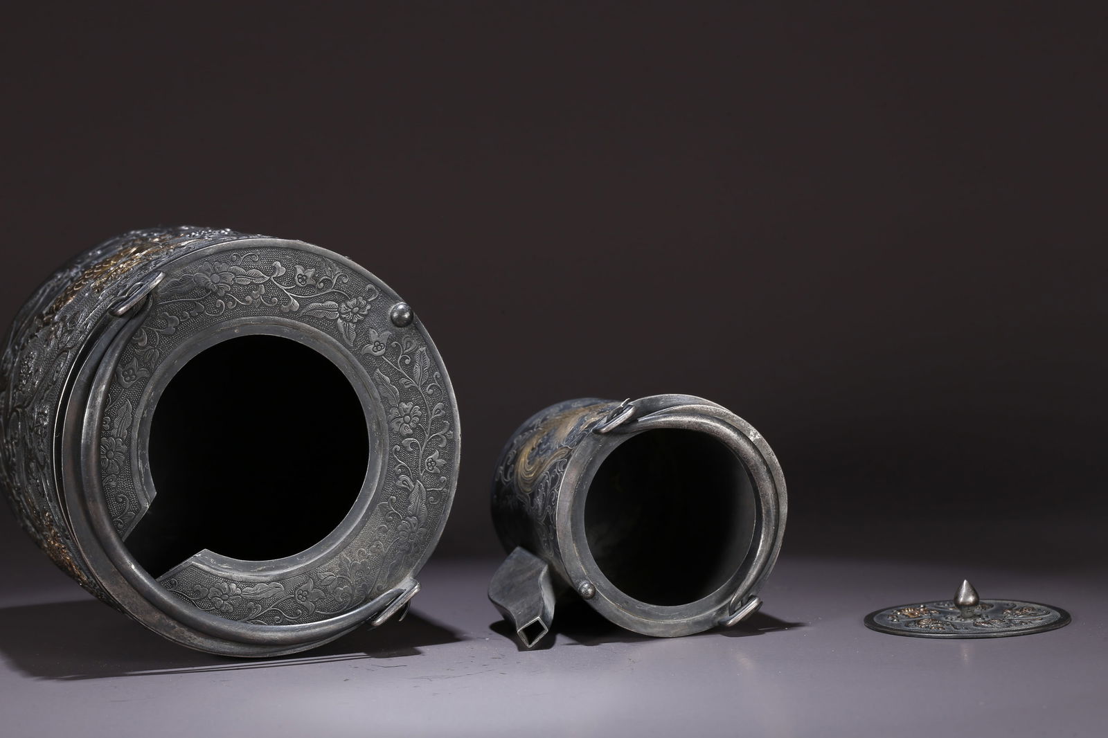 A SILVER TEAPOT WITH AUSPICIOUS BEAST PATTERN - 7