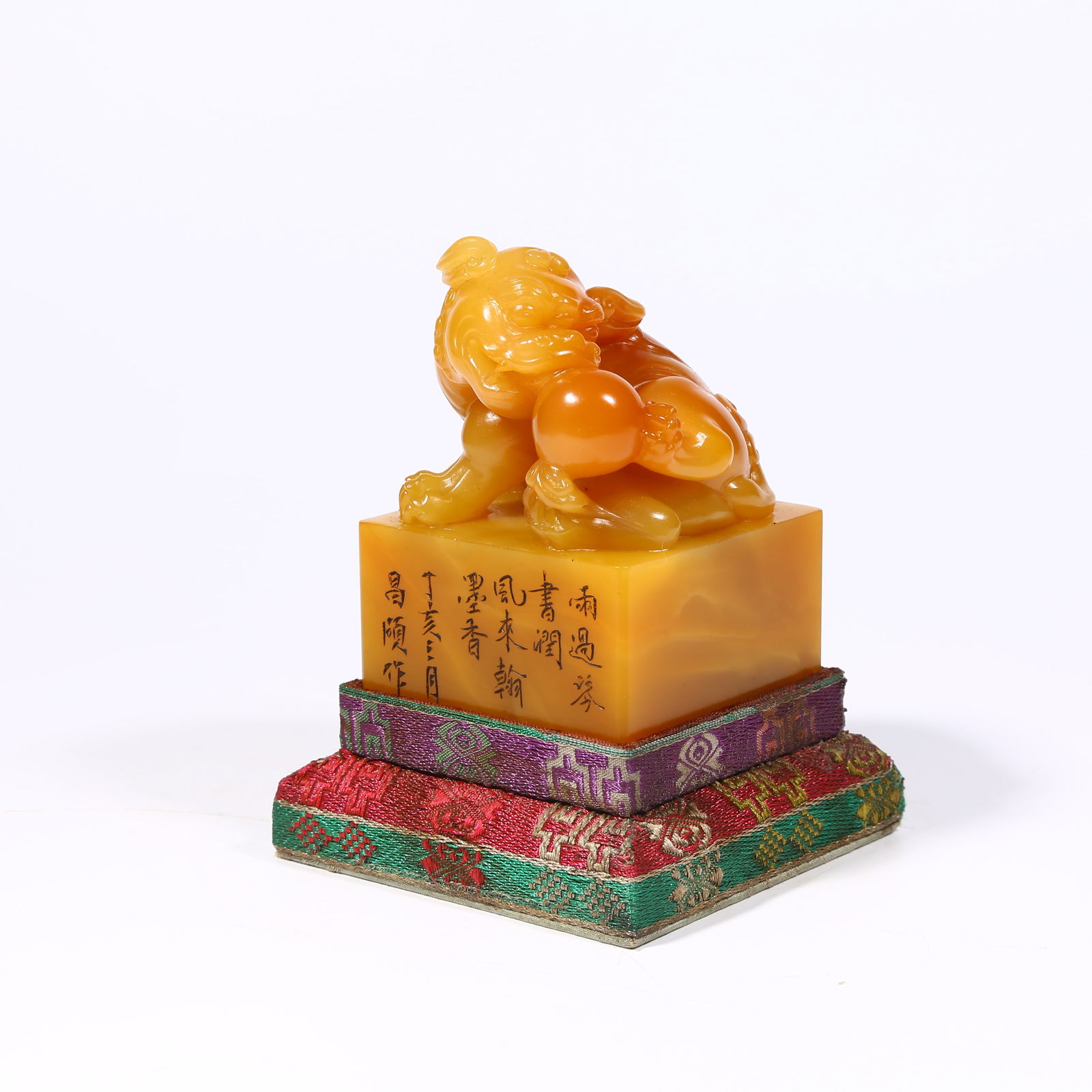 A SHOUSHAN TIANHUANG STONE SEAL WITH LION KNOB (1 of 8)