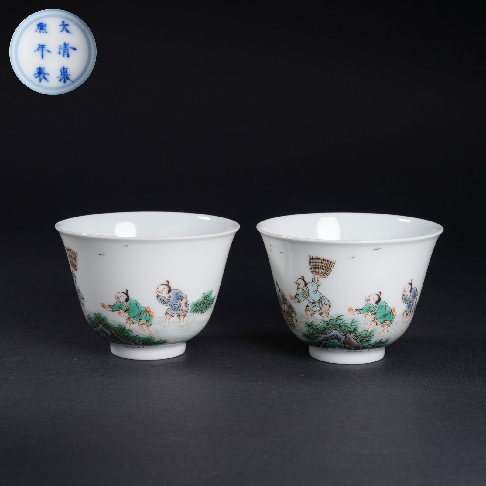 A SET OF WUCAI "FISHERMEN’S LIFE" CUPS: Set of wucai "Fishermen’s Life" cups