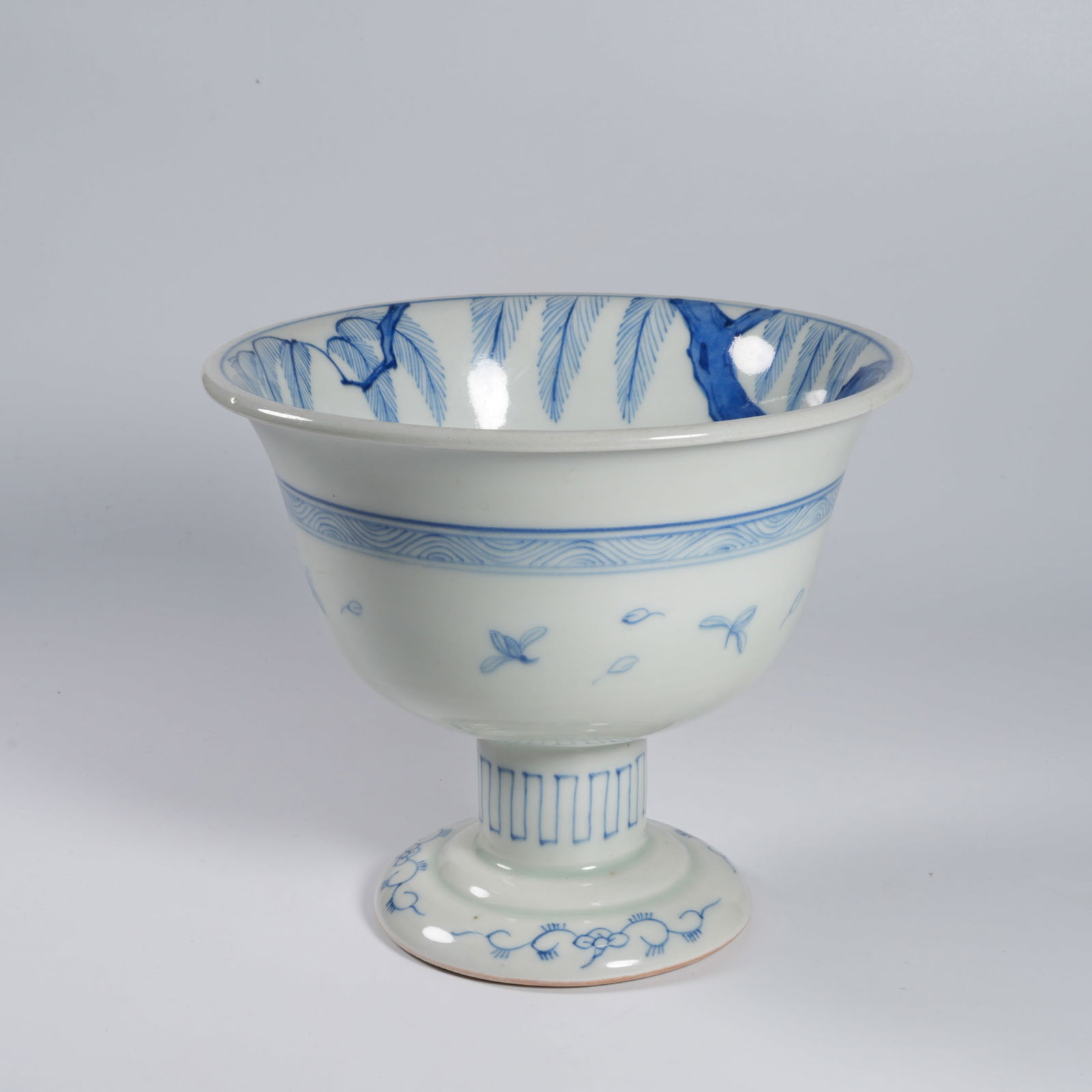 A BLUE-AND-WHITE DOUBLE-FISH HIGH-FOOTED BOWL: Blue-and-white double-fish high-footed bowl