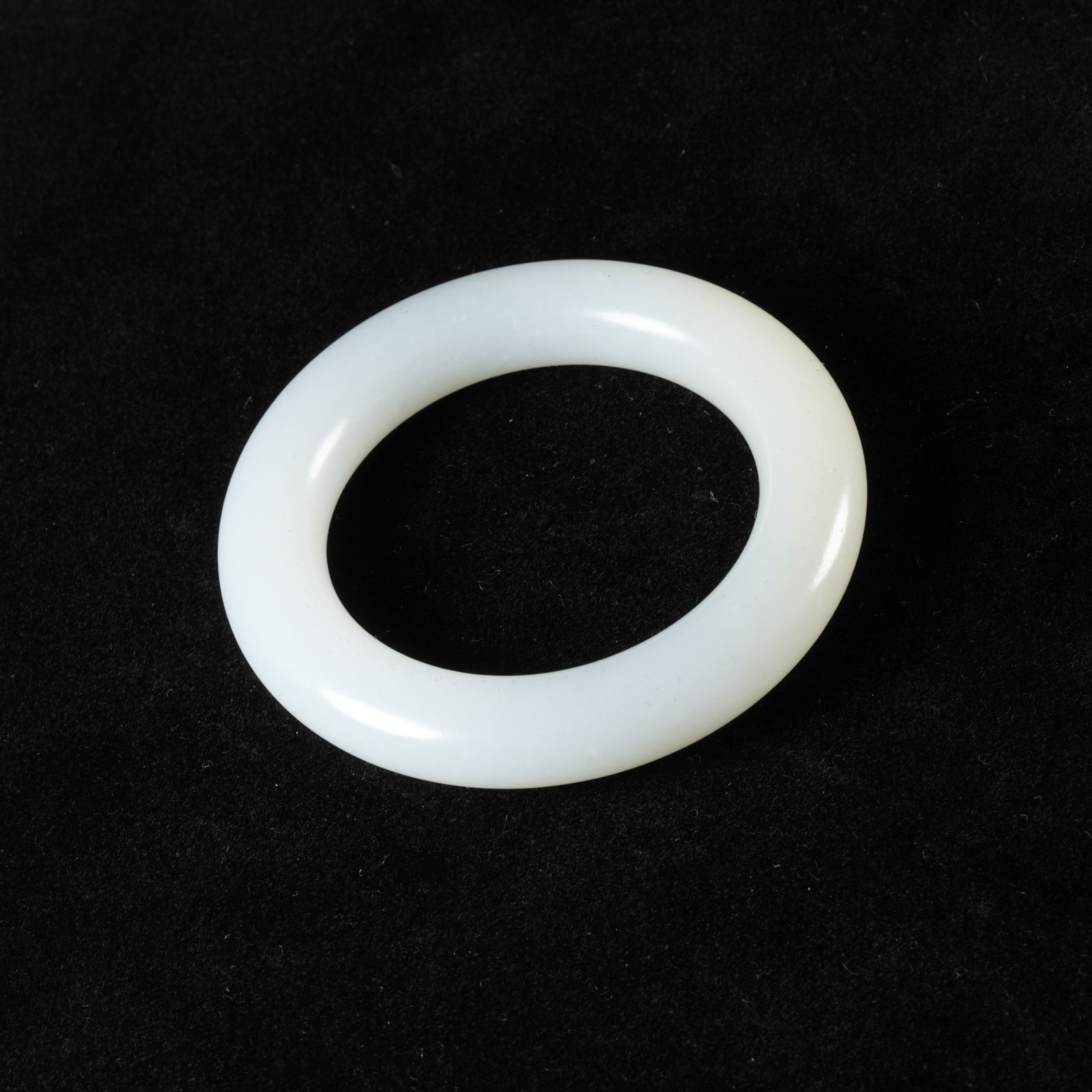 A HETIAN JADE RING - 8
