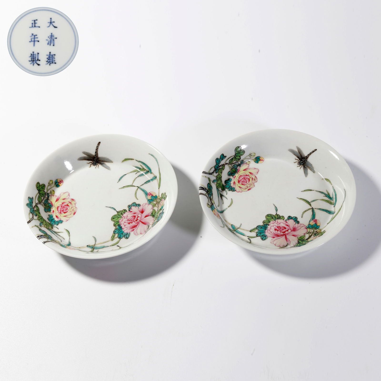A ENAMELLED FLORAL MOTIF PLATE (PAIR): Enamelled Floral Motif Plate (Pair)