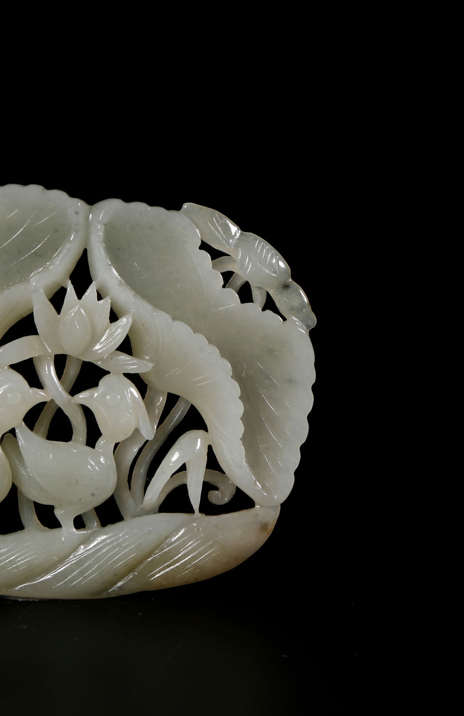 A HETIAN JADE OPENWORK DUCK-PATTERN PENDANT - 2