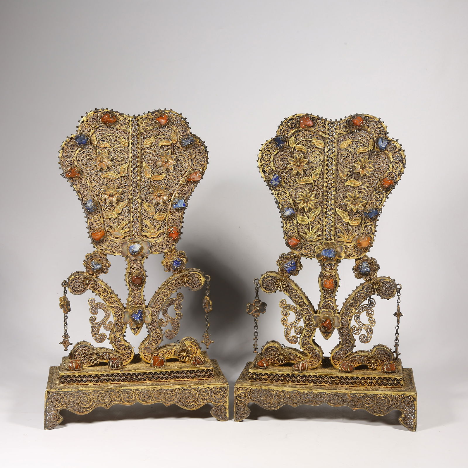 A GILDED SILVER FILIGREE FAN ORNAMENT SET INLAID WITH GEMSTONES: Gilded Silver Filigree Fan Ornament Set Inlaid with Gemstones