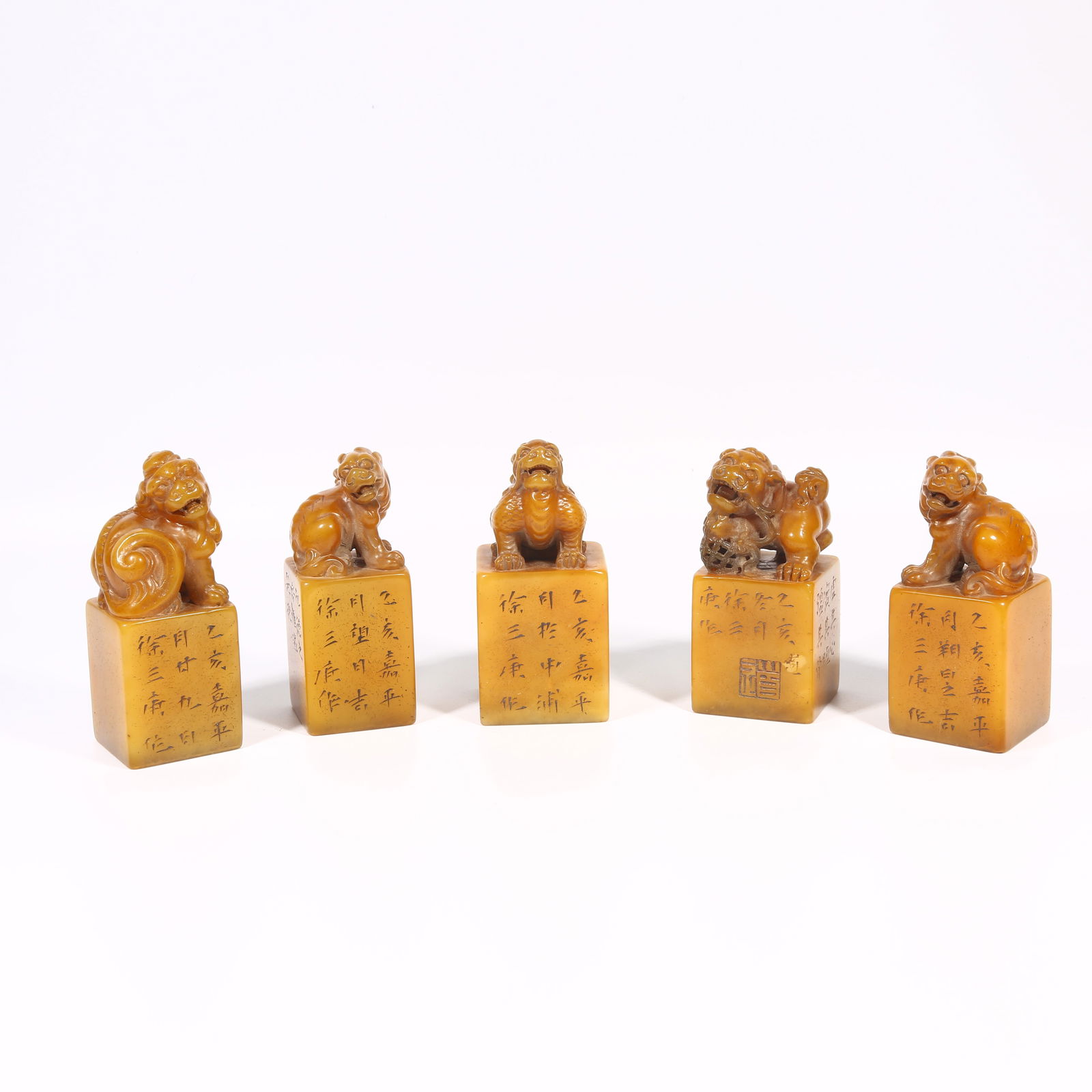 A SET OF SHOUSHAN STONE SEALS WITH BEAST-SHAPED KNOBS: Set of Shoushan stone seals with beast-shaped knobs