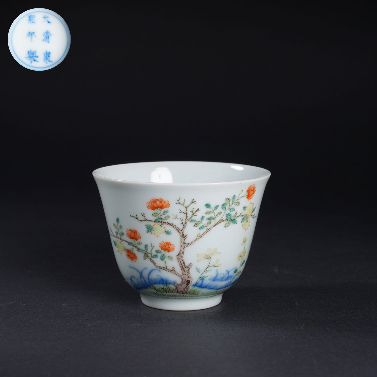 A BLUE-AND-WHITE WITH WUCAI ENAMEL FLORAL CUP: Blue-and-white with wucai enamel floral cup
