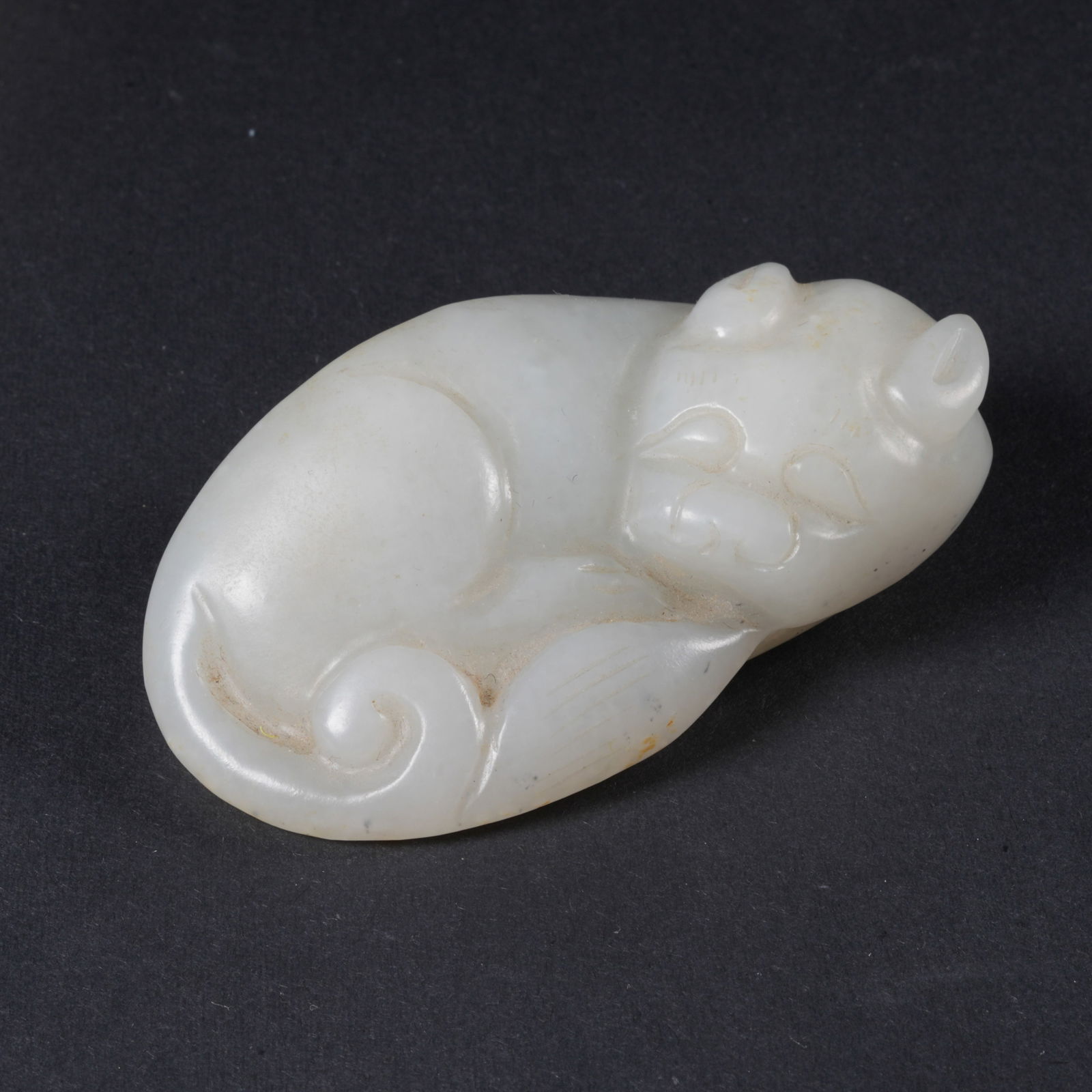 A HETIAN JADE MYTHICAL-BEAST ORNAMENT: Hetian jade mythical-beast ornament