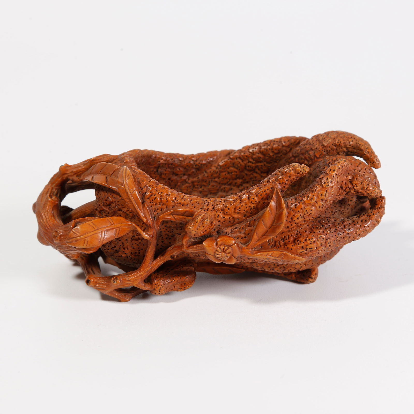 A WOODEN BUDDHIST HAND-WASH BASIN: Wooden Buddhist hand-wash basin