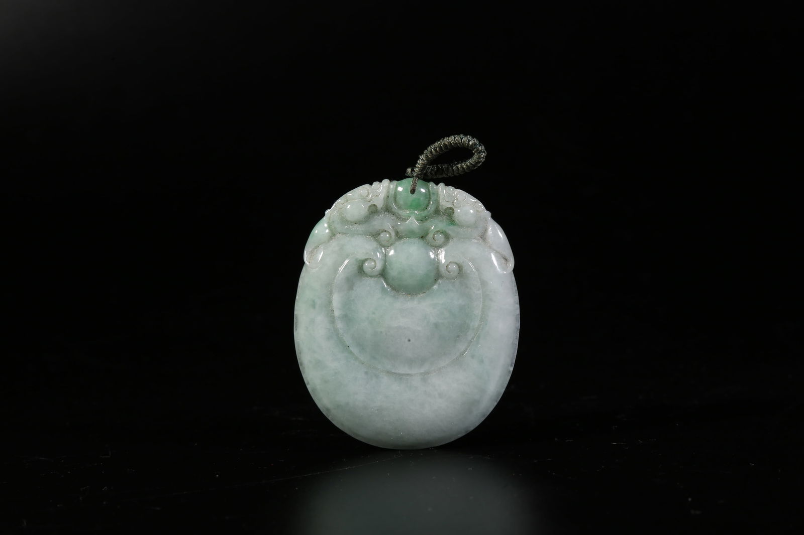 A JADEITE PENDANT (1 of 7)