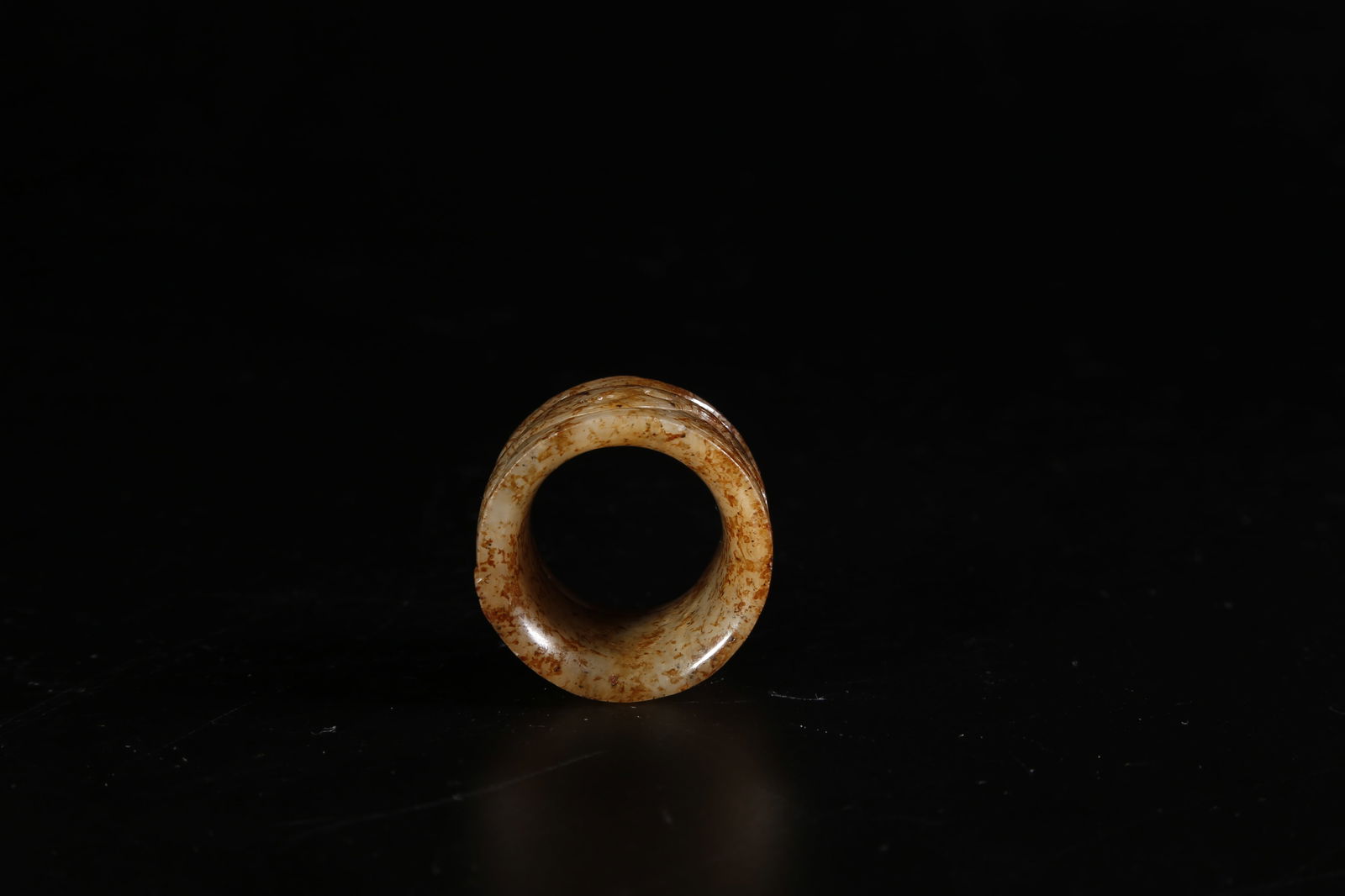 A HETIAN JADE DRAGON-PATTERN THUMB RING - 8