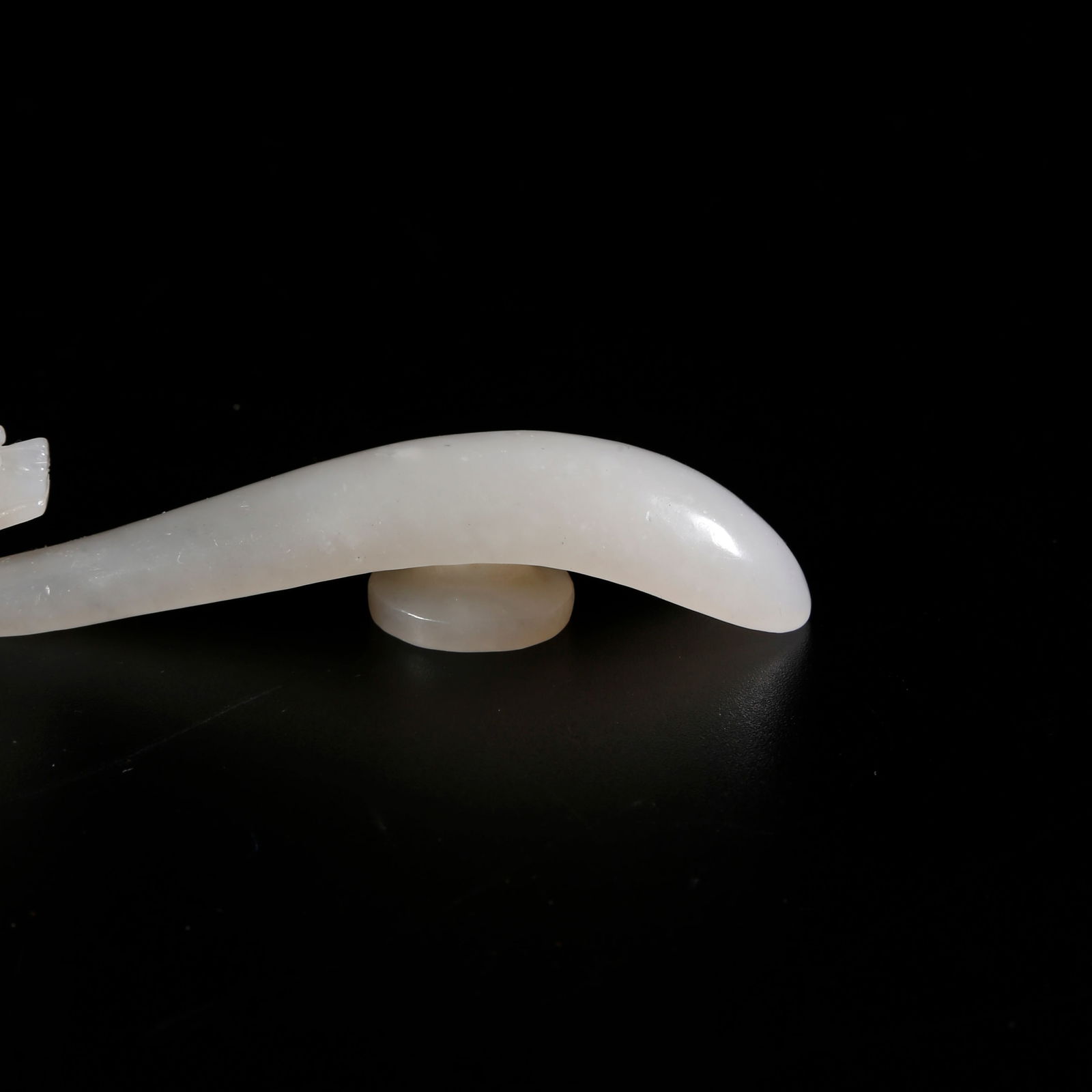 A HETIAN JADE DRAGON-PATTERNED BELT HOOK - 7