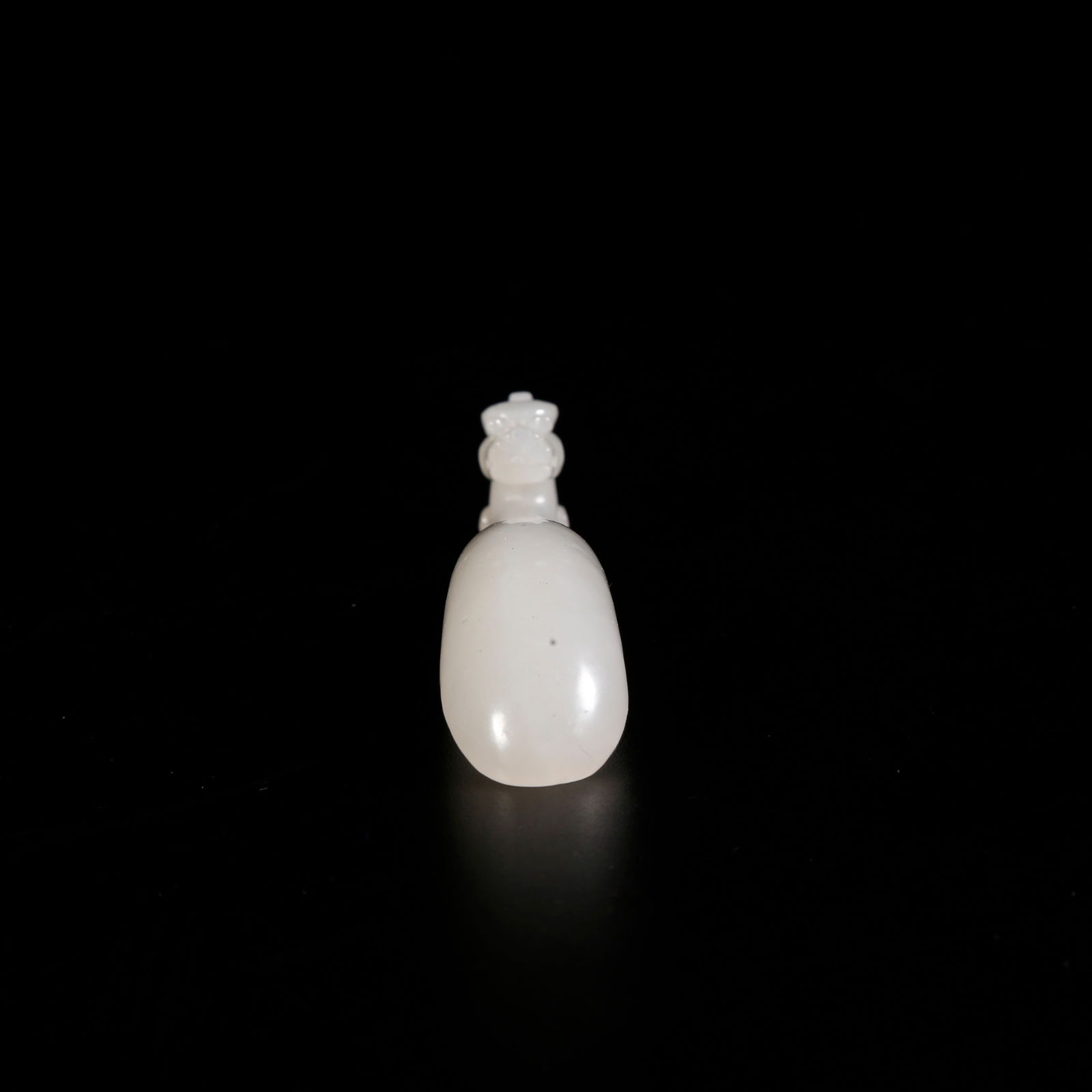 A HETIAN JADE DRAGON-PATTERNED BELT HOOK - 8