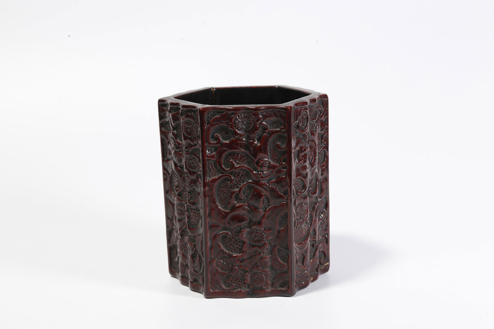 A CARVED RED LACQUER BRUSH POT WITH FLORAL MOTIF: Carved red lacquer brush pot with floral motif