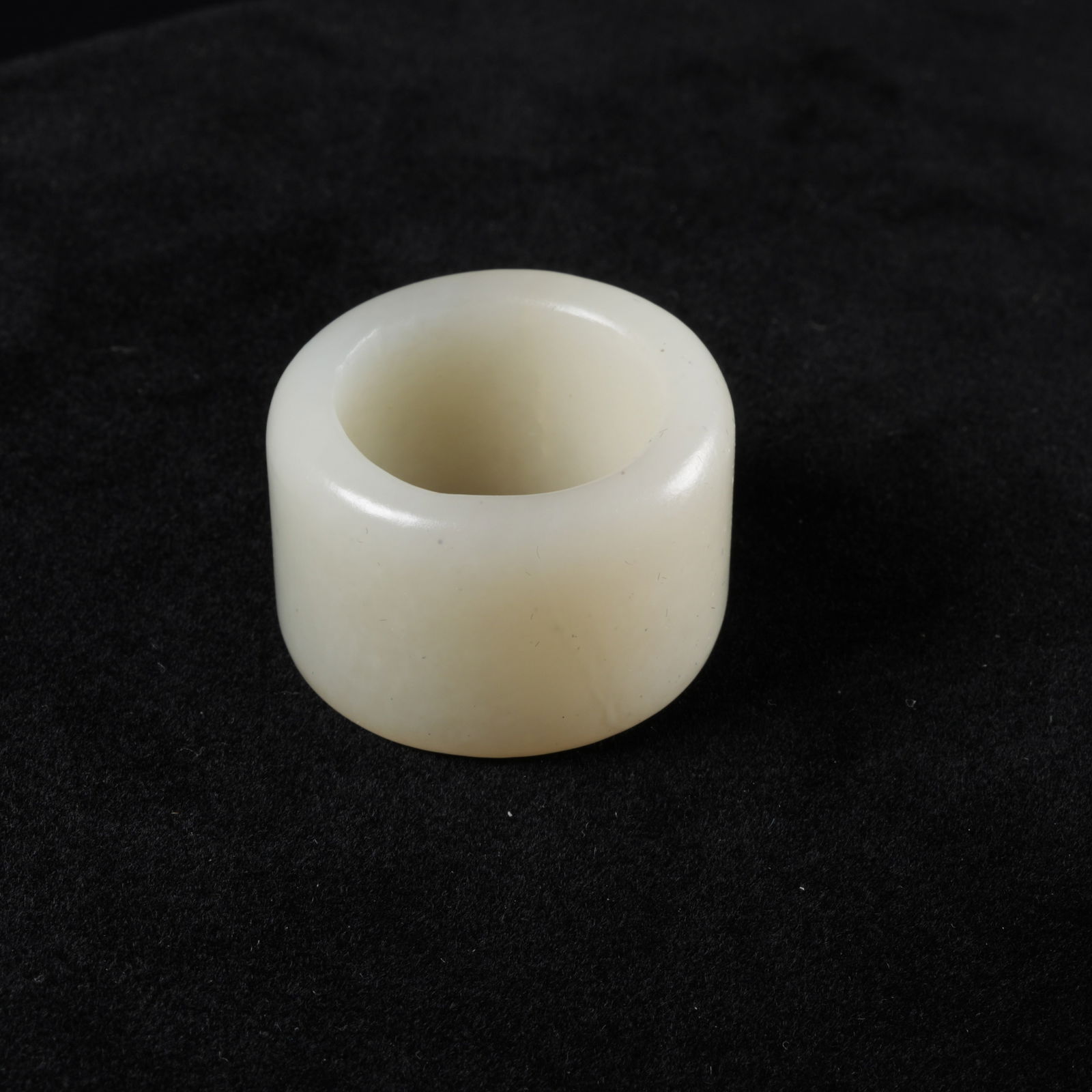 A HETIAN JADE THUMB RING - 2