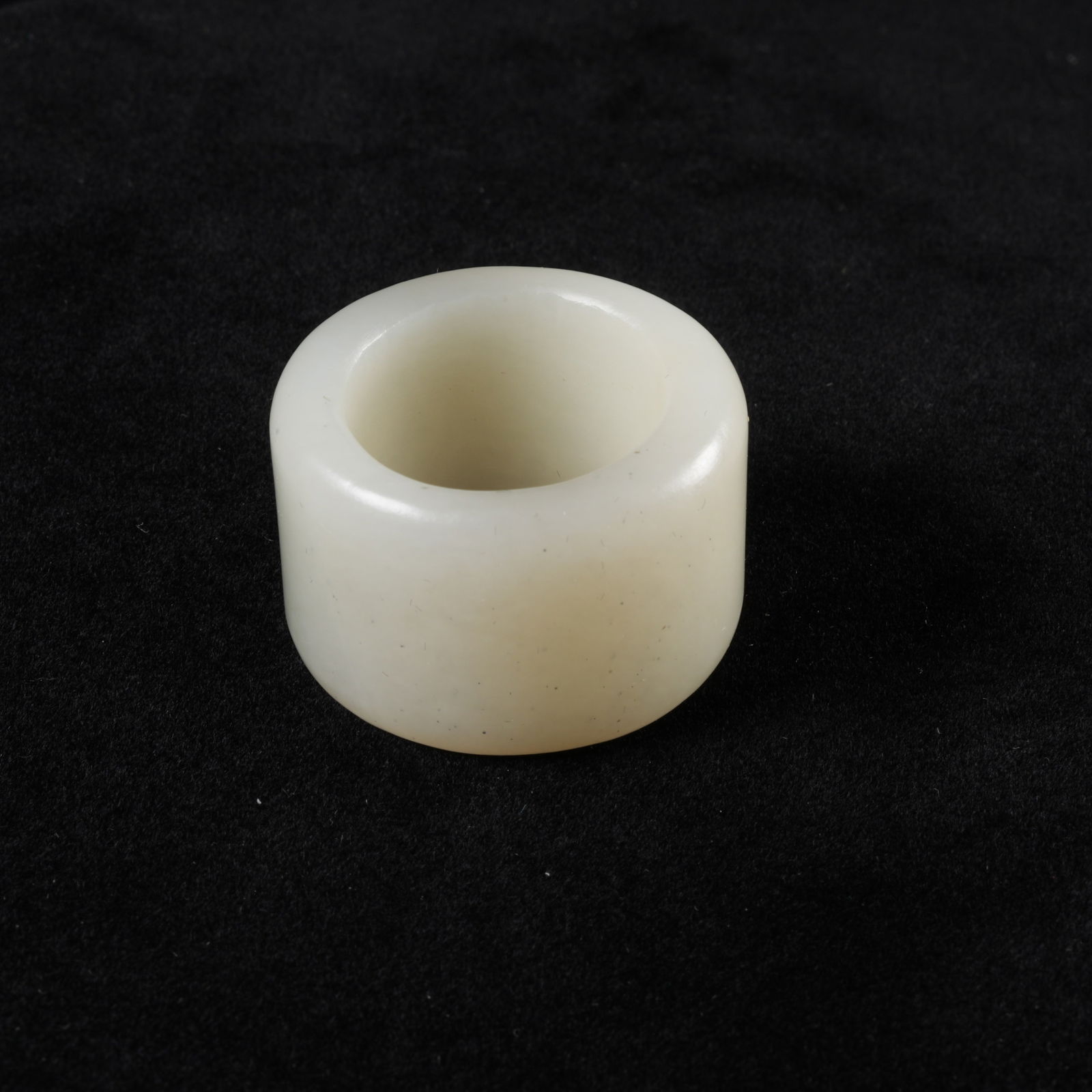 A HETIAN JADE THUMB RING - 3