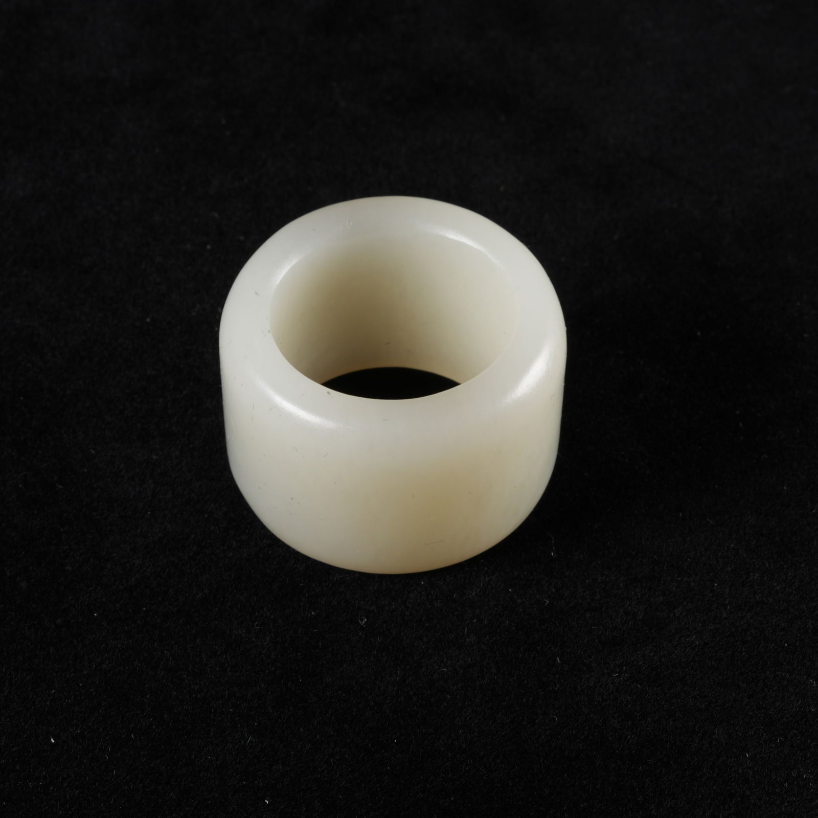 A HETIAN JADE THUMB RING - 4