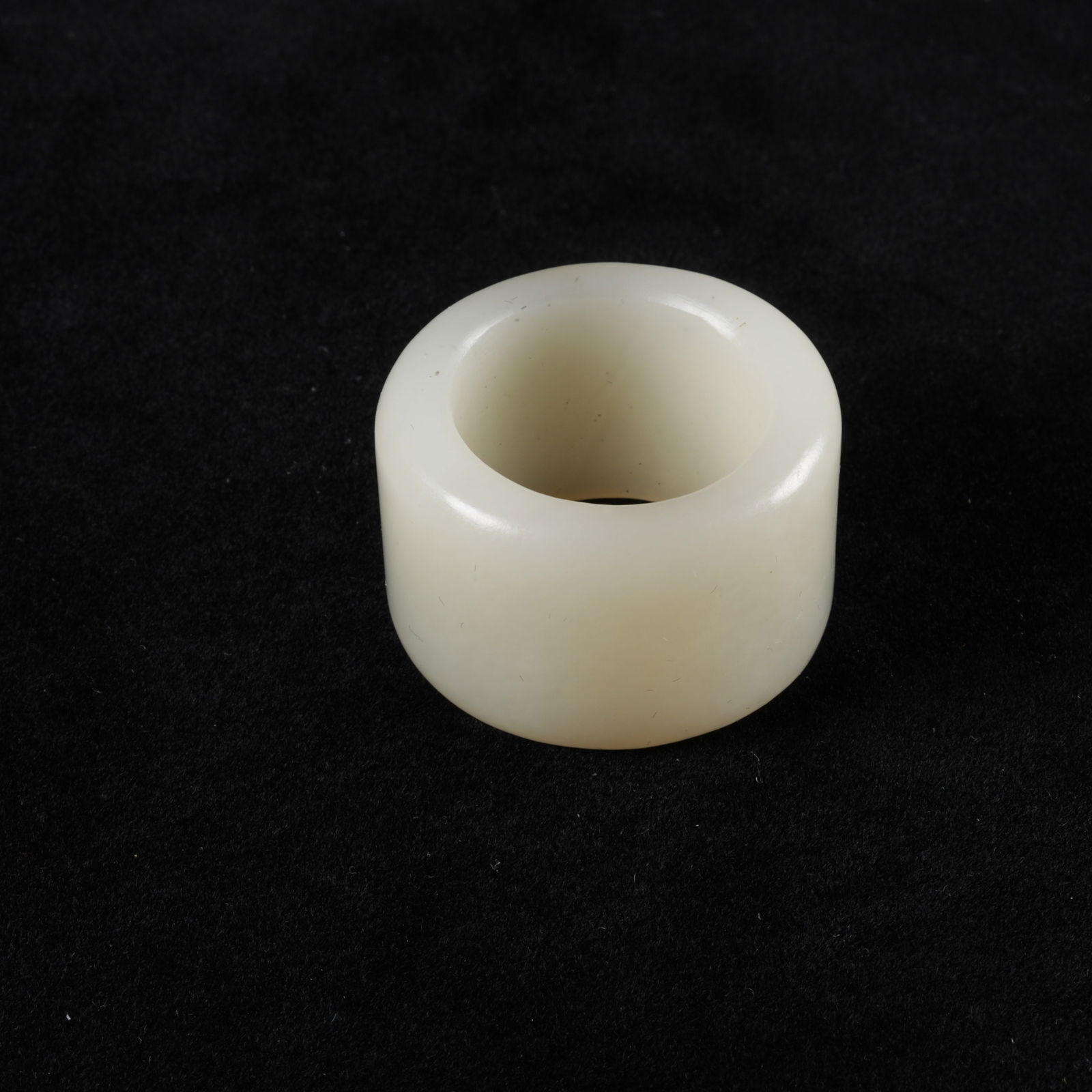 A HETIAN JADE THUMB RING - 5