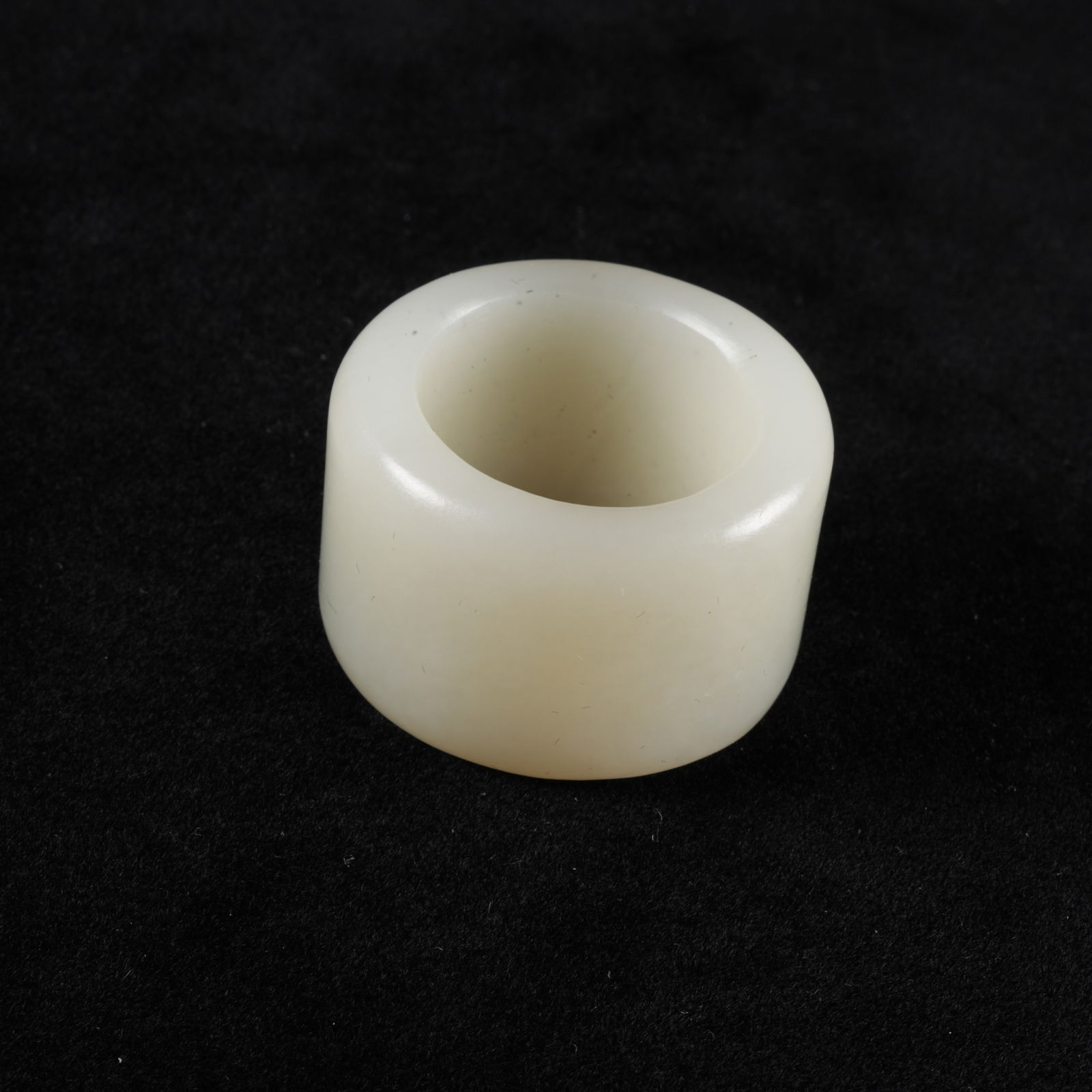 A HETIAN JADE THUMB RING - 6