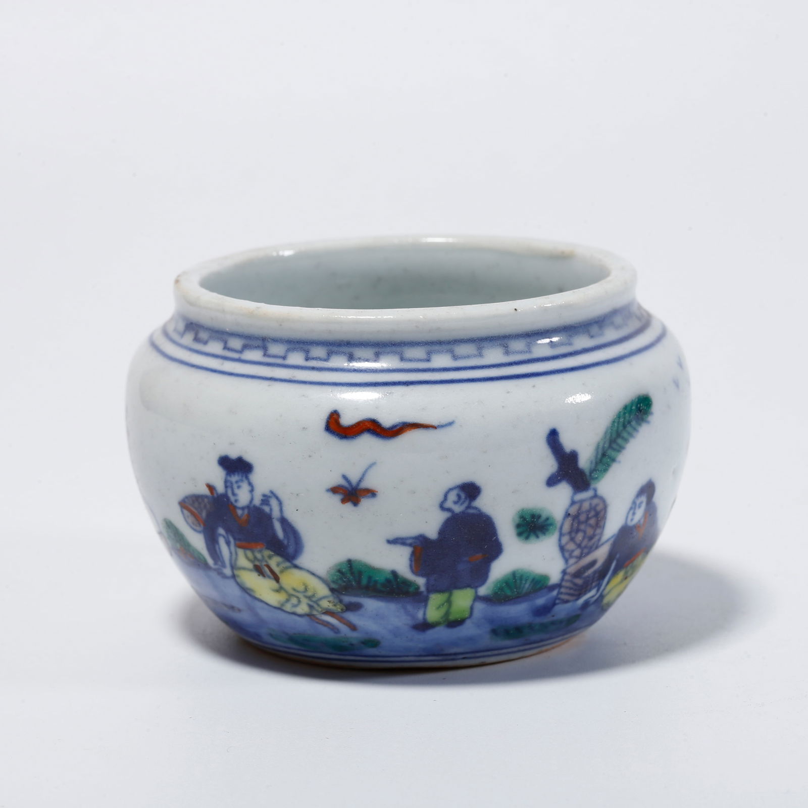 A FAMILLE ROSE BRUSH WASHER WITH FIGURE STORY DESIGN: Famille rose brush washer with figure story design