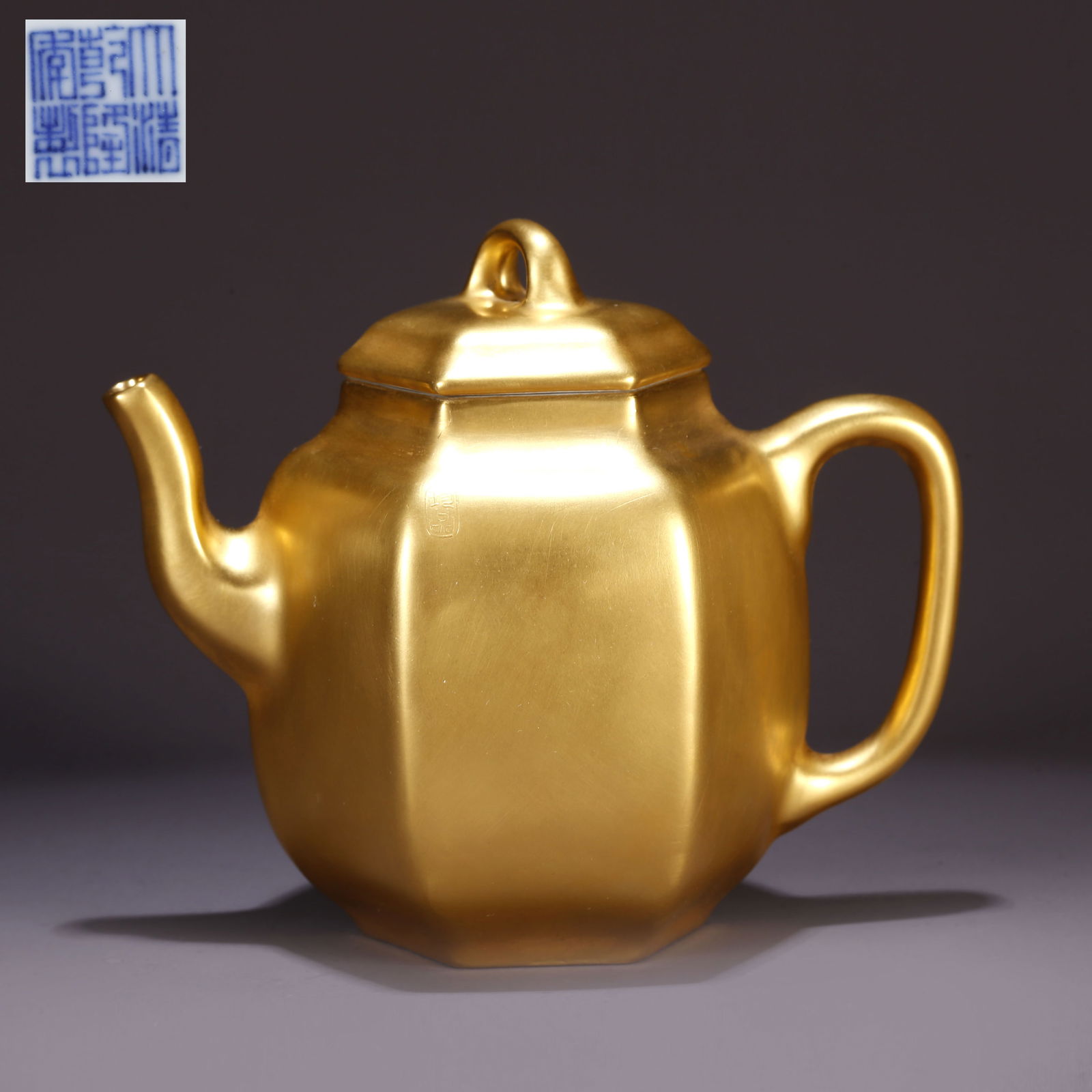 A GILT-GLAZED TEAPOT: Gilt-Glazed Teapot