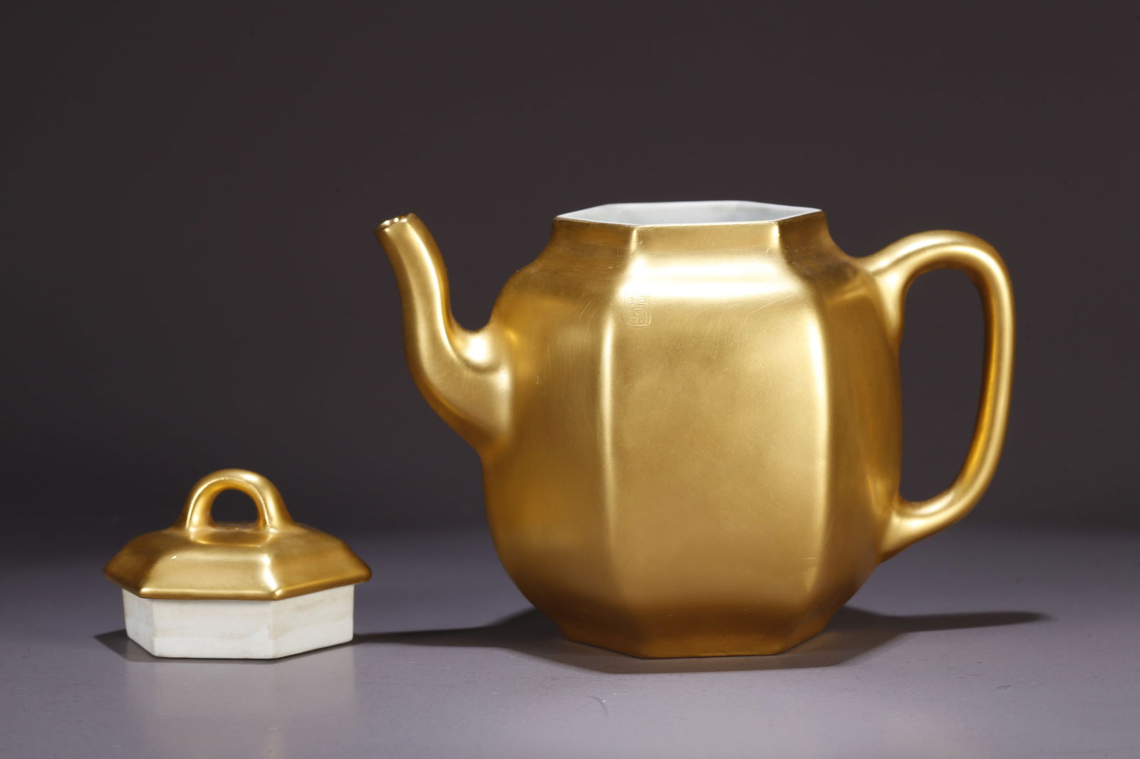 A GILT-GLAZED TEAPOT - 5