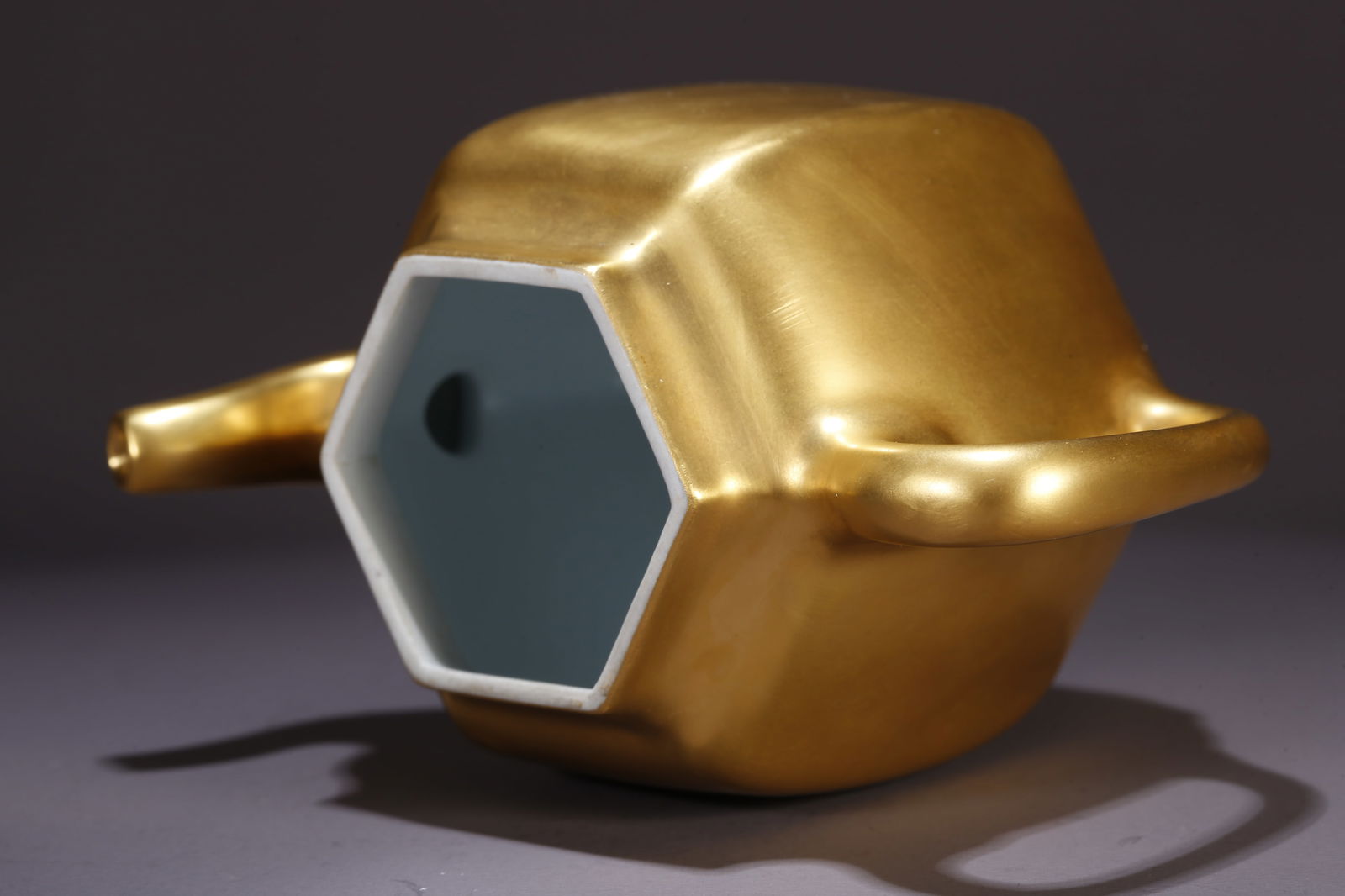 A GILT-GLAZED TEAPOT - 7