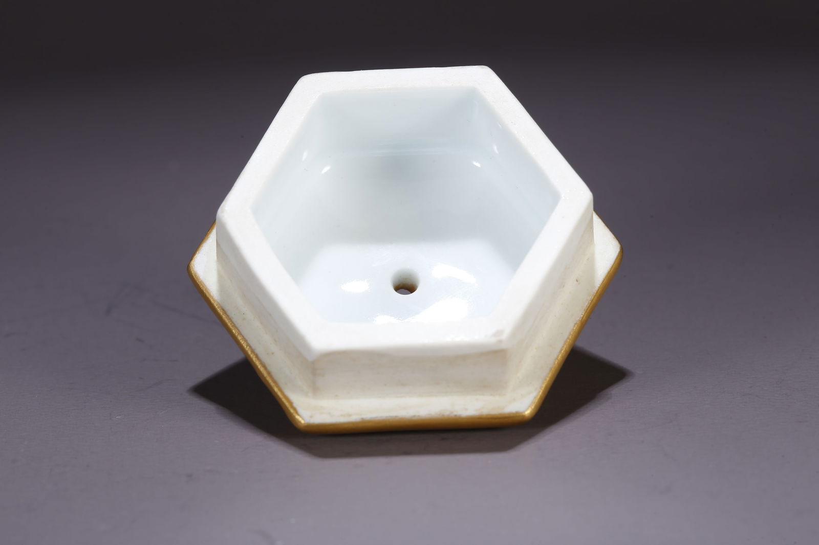 A GILT-GLAZED TEAPOT - 8