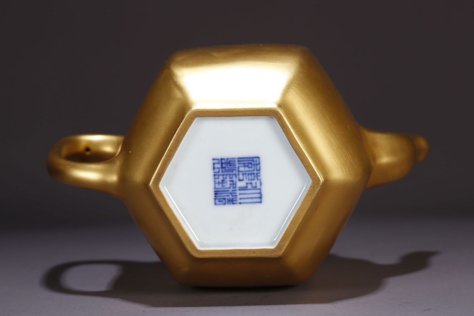 A GILT-GLAZED TEAPOT - 9