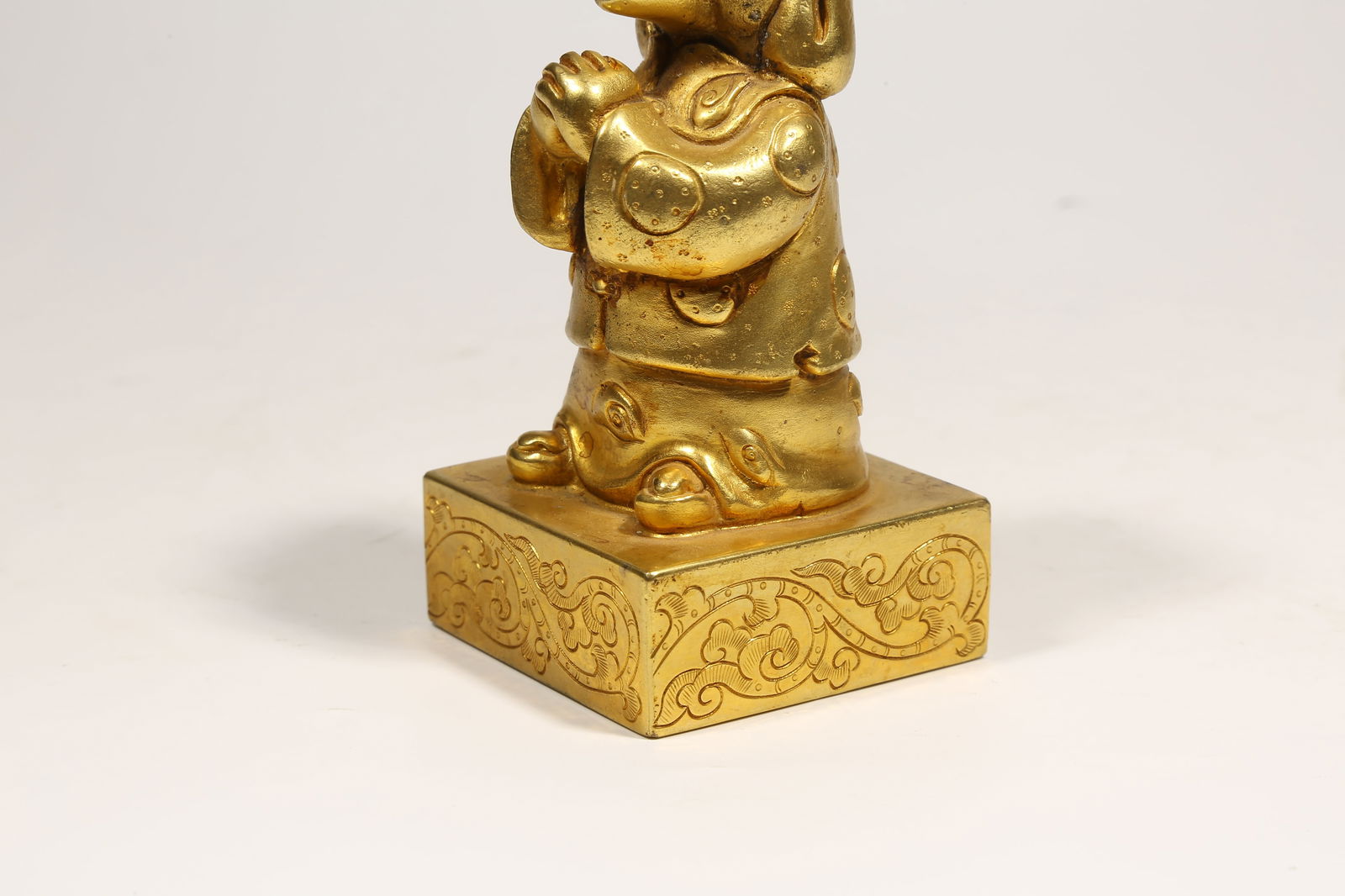 A GILDED BRONZE SEAL SET WITH TWELVE ZODIAC KNOBS - 11