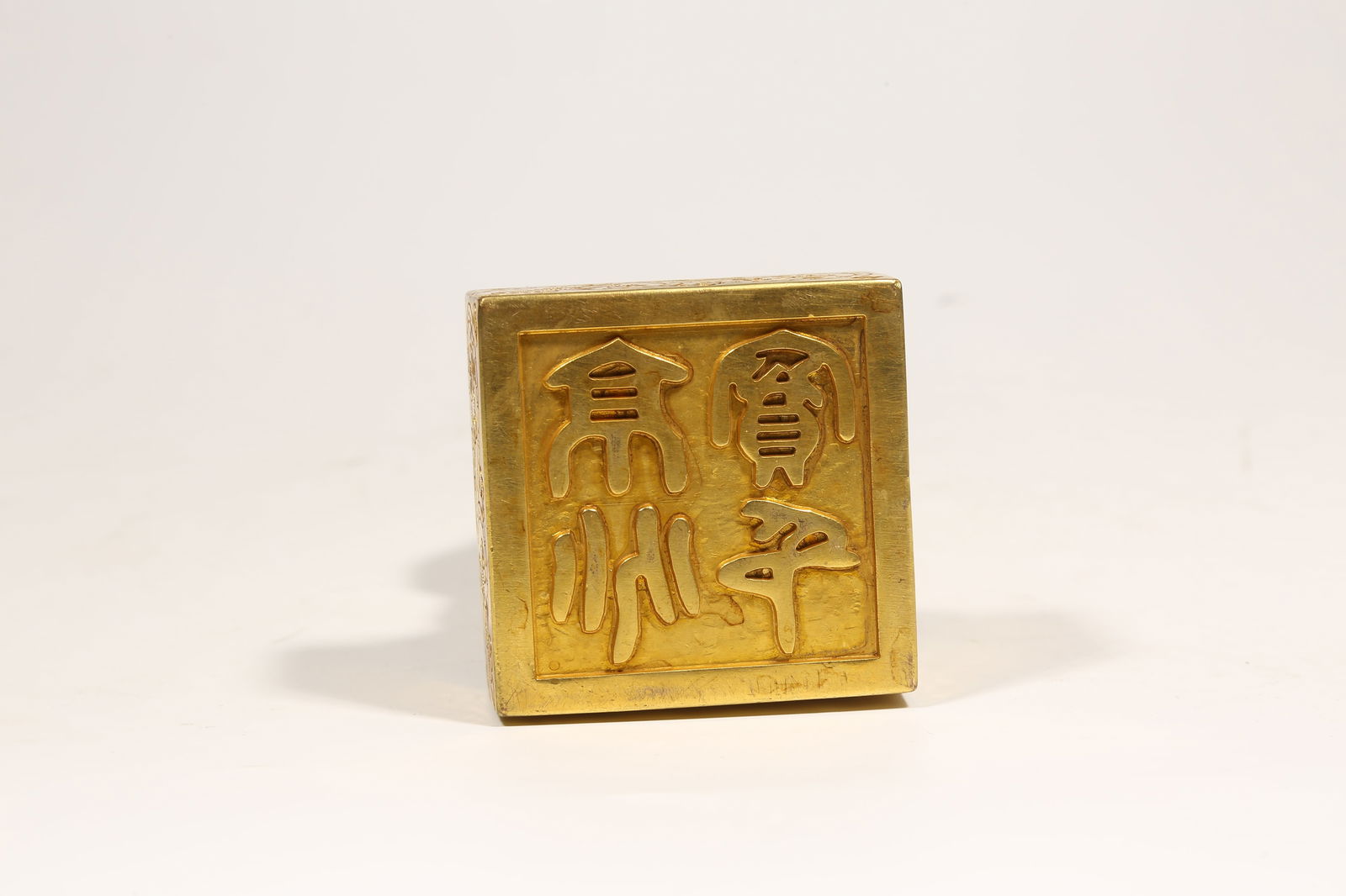 A GILDED BRONZE SEAL SET WITH TWELVE ZODIAC KNOBS - 12